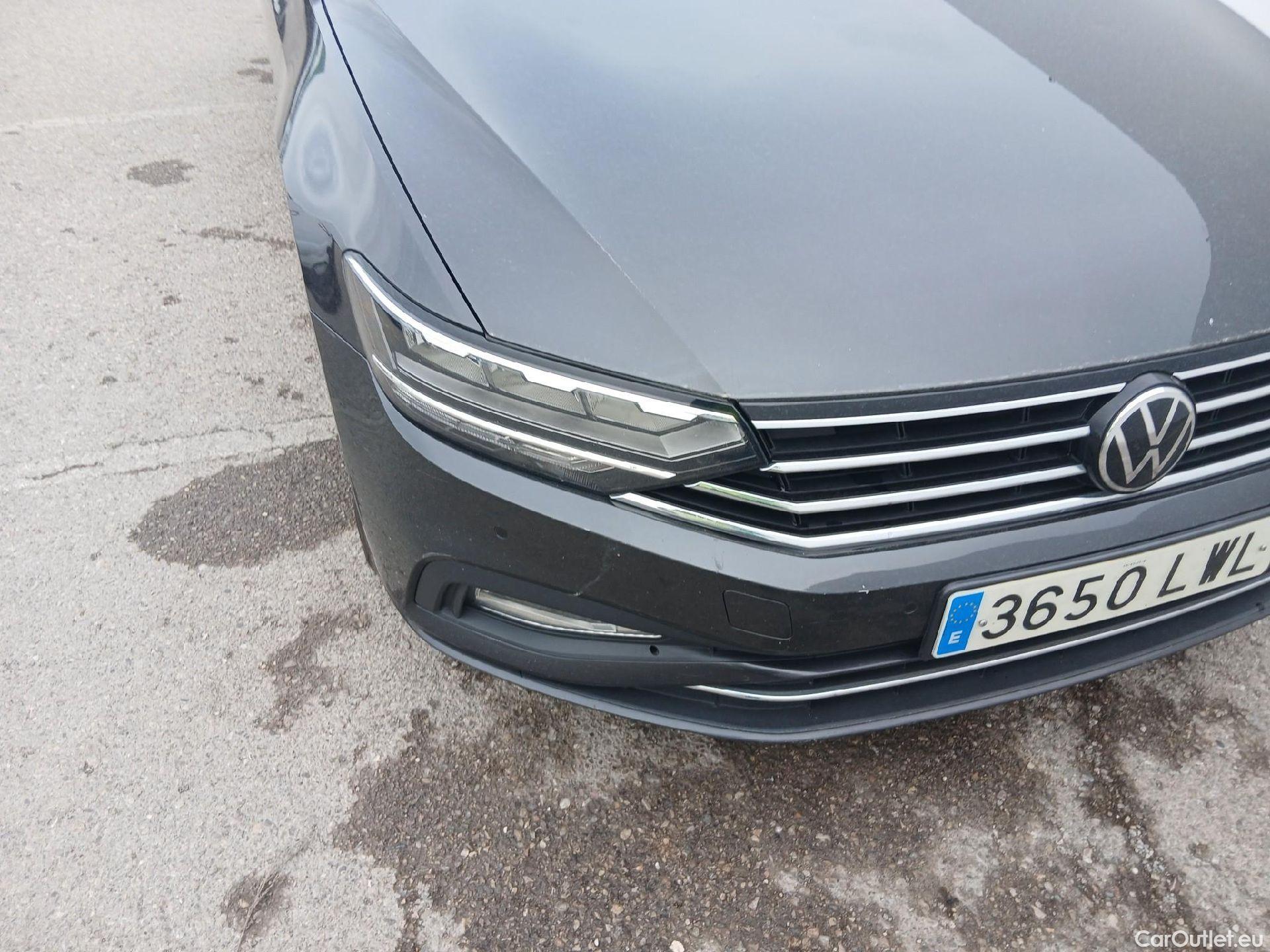  Volkswagen  Passat VOLKSWAGEN  / 2019 / 5P / familiar Variant Executive 2.0 TDI 110kW DSG #3