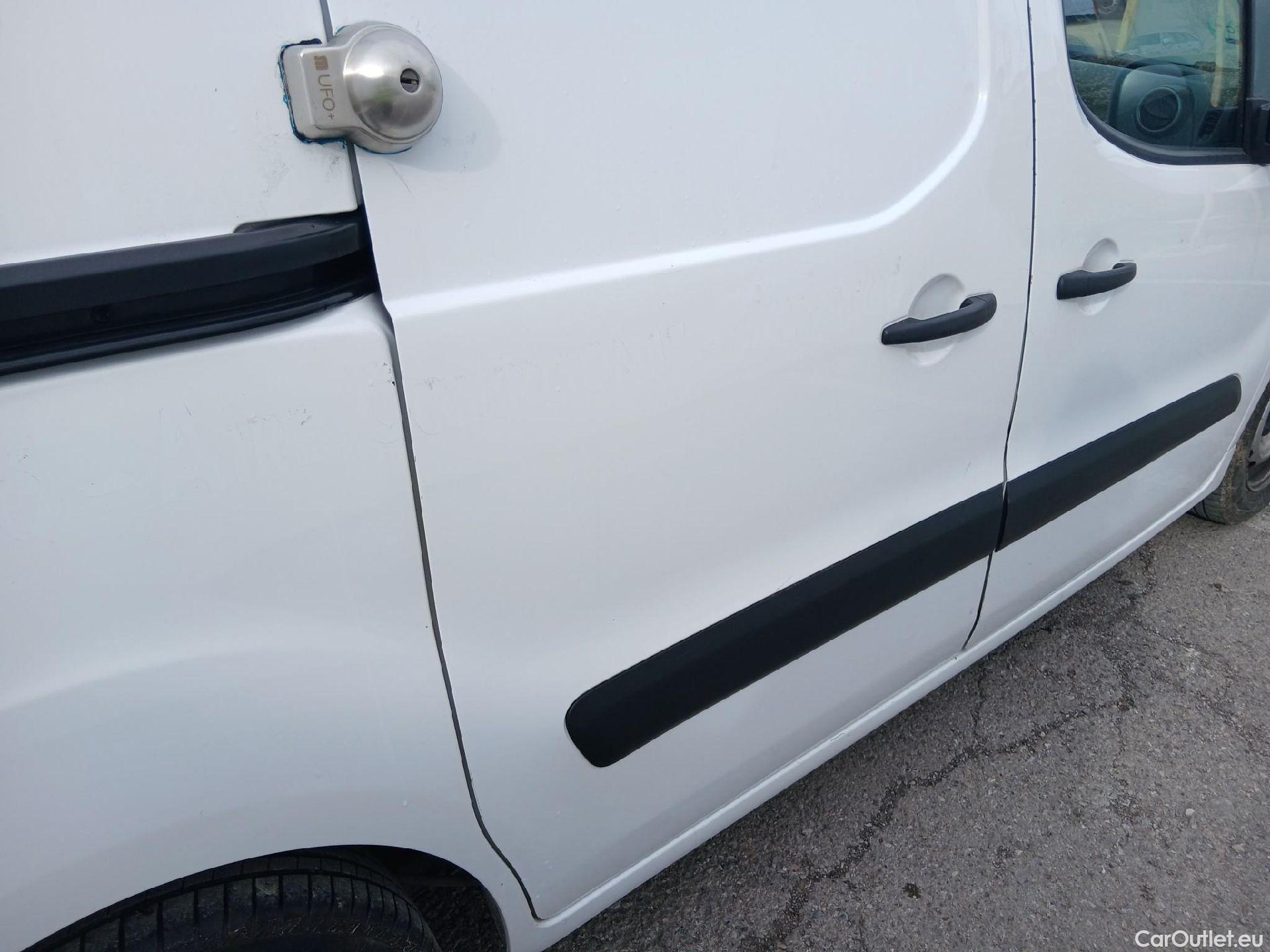  Citroen  Berlingo CITROEN  / 2015 / 3P / furgón derivado de turismo BlueHDi 74KW (100CV) #17