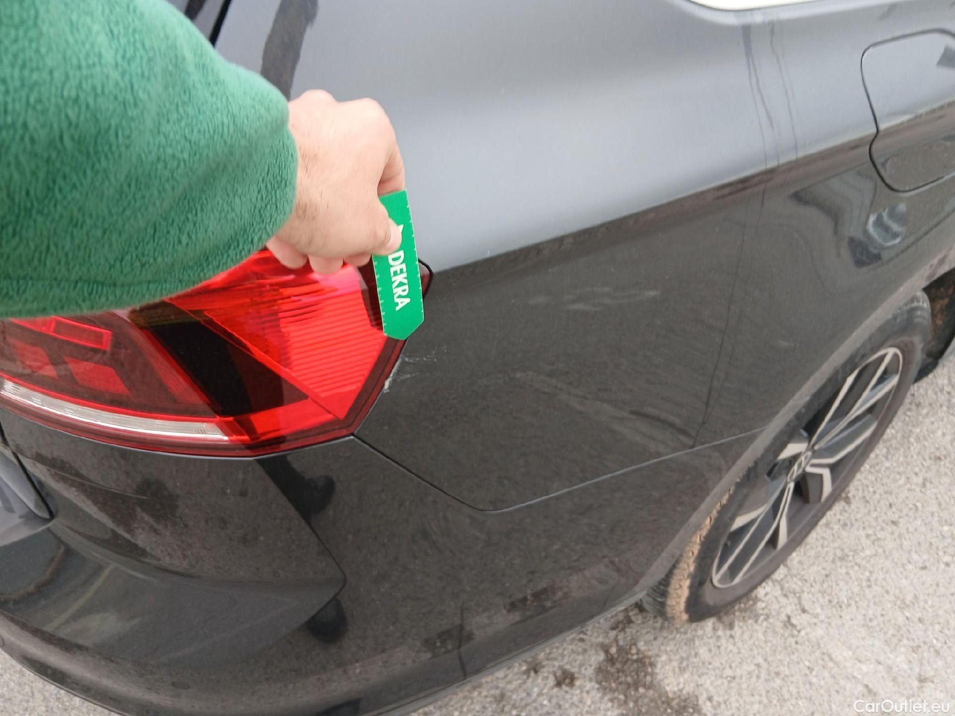  Volkswagen  Passat VOLKSWAGEN  / 2019 / 5P / familiar Variant Executive 2.0 TDI 110kW DSG #15