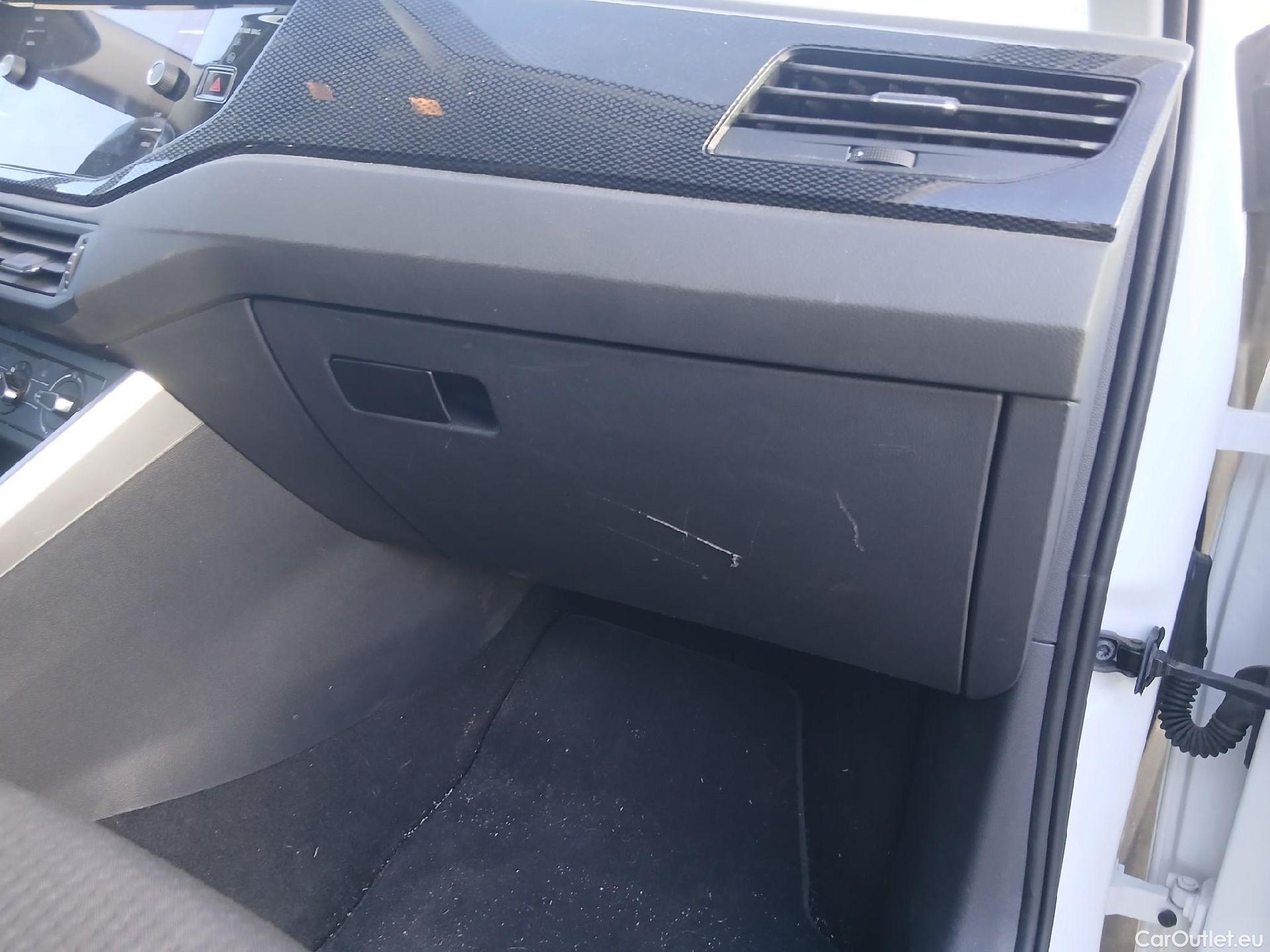  Volkswagen  Polo VOLKSWAGEN  / 2021 / 5P / berlina con portón Life 1.0 TSI 70kW (95CV) #68