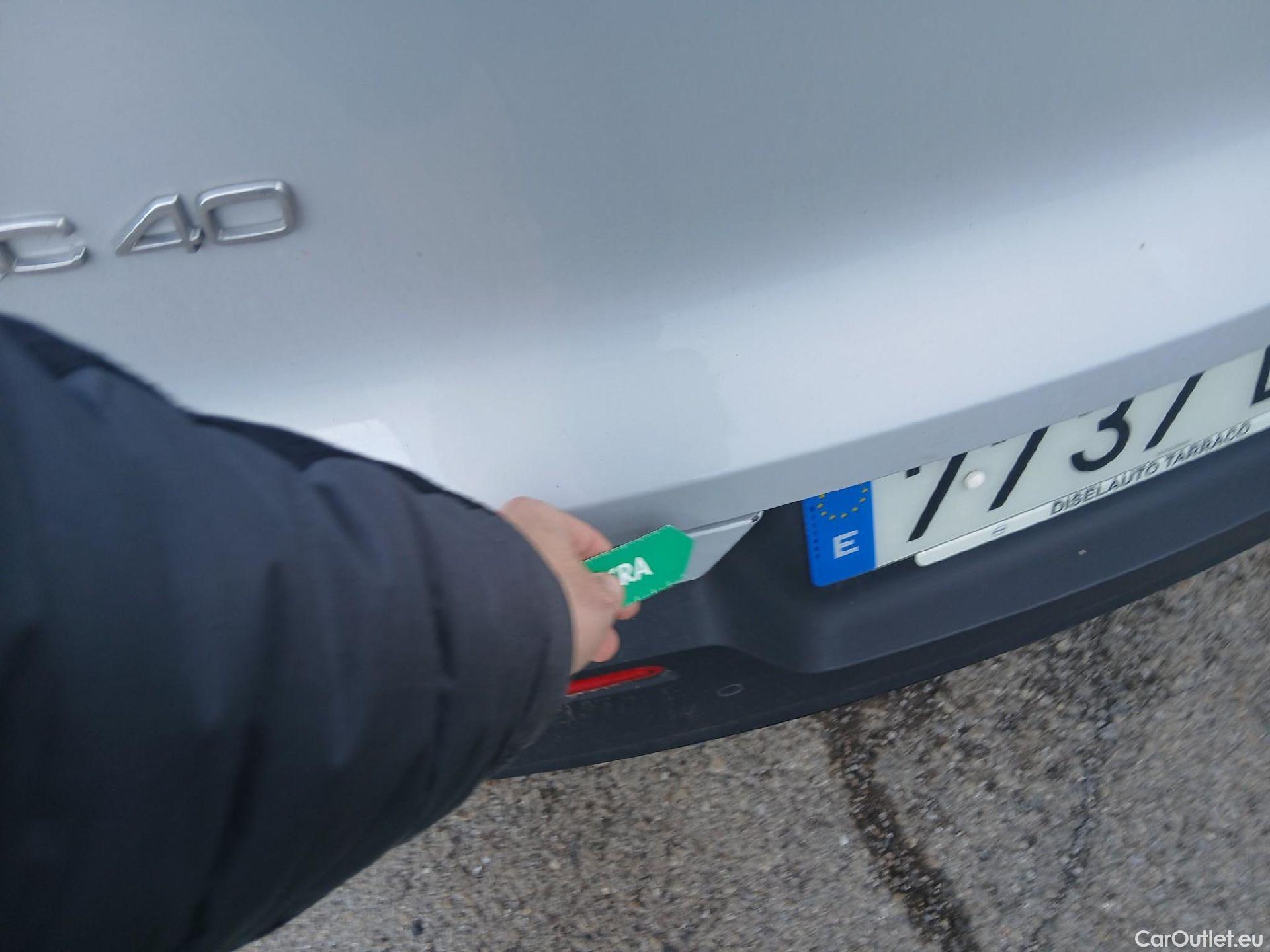  Volvo  XC 40 VOLVO XC40 / 2017 / 5P / todoterreno 1.5 T5 Twin Recharge R-Design Auto #9