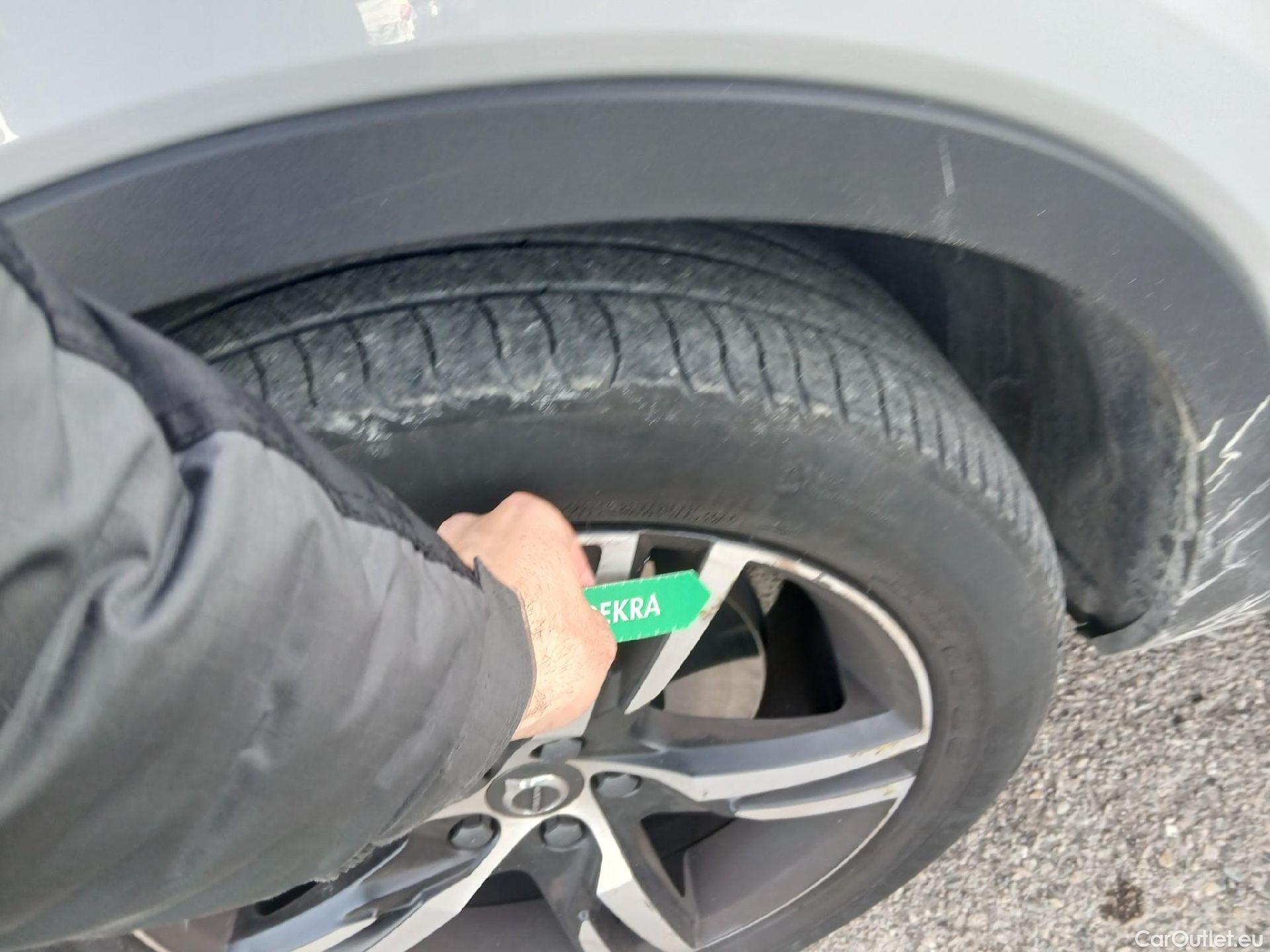  Volvo  XC 40 VOLVO XC40 / 2017 / 5P / todoterreno 1.5 T5 Twin Recharge R-Design Auto #4