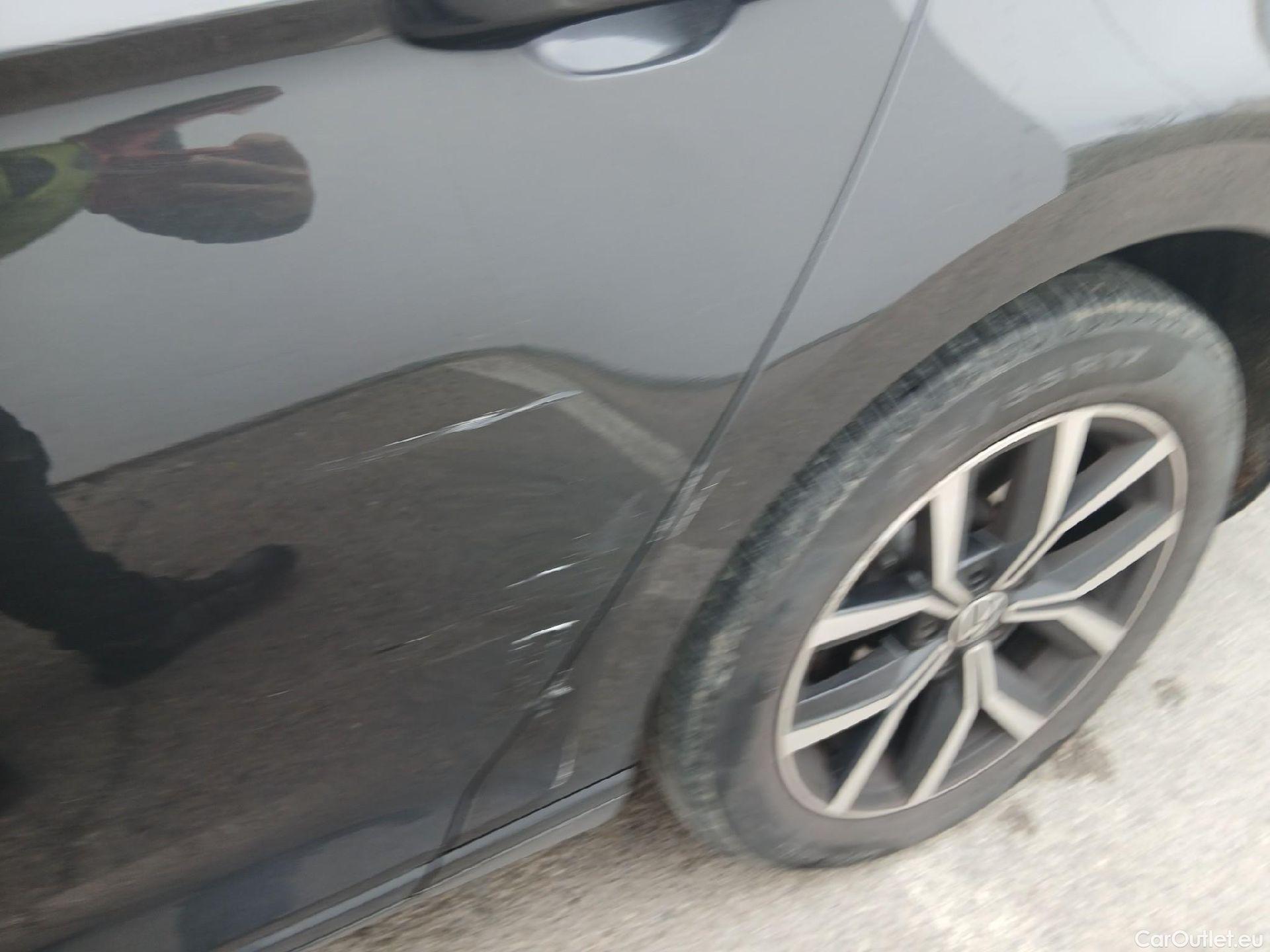  Volkswagen  Passat VOLKSWAGEN  / 2019 / 5P / familiar Variant Executive 2.0 TDI 110kW DSG #9