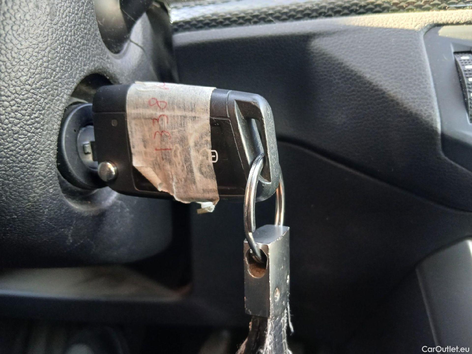  Volkswagen  Polo VOLKSWAGEN  / 2021 / 5P / berlina con portón Life 1.0 TSI 70kW (95CV) #1