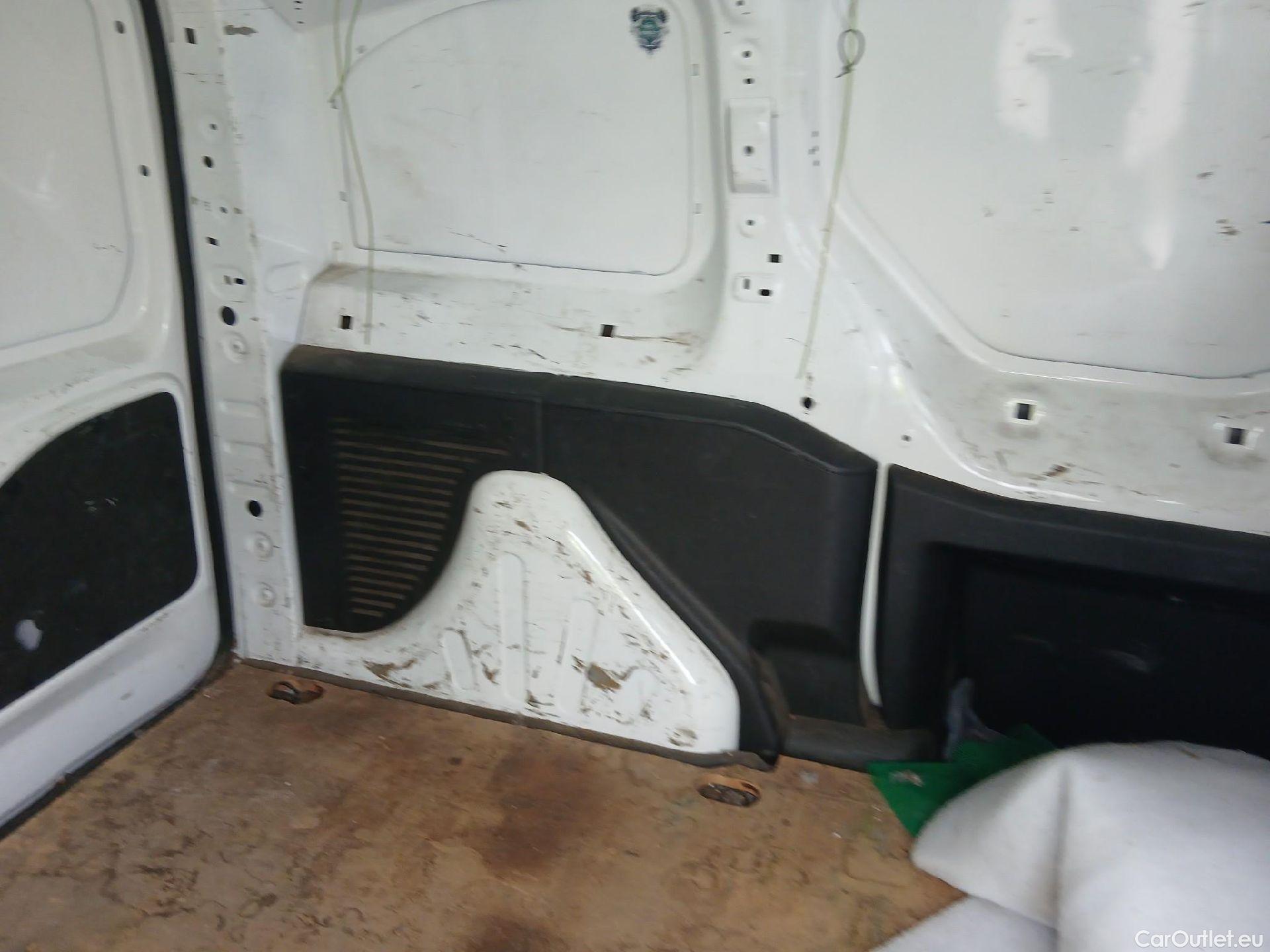  Citroen  Berlingo CITROEN  / 2015 / 3P / furgón derivado de turismo BlueHDi 74KW (100CV) #23