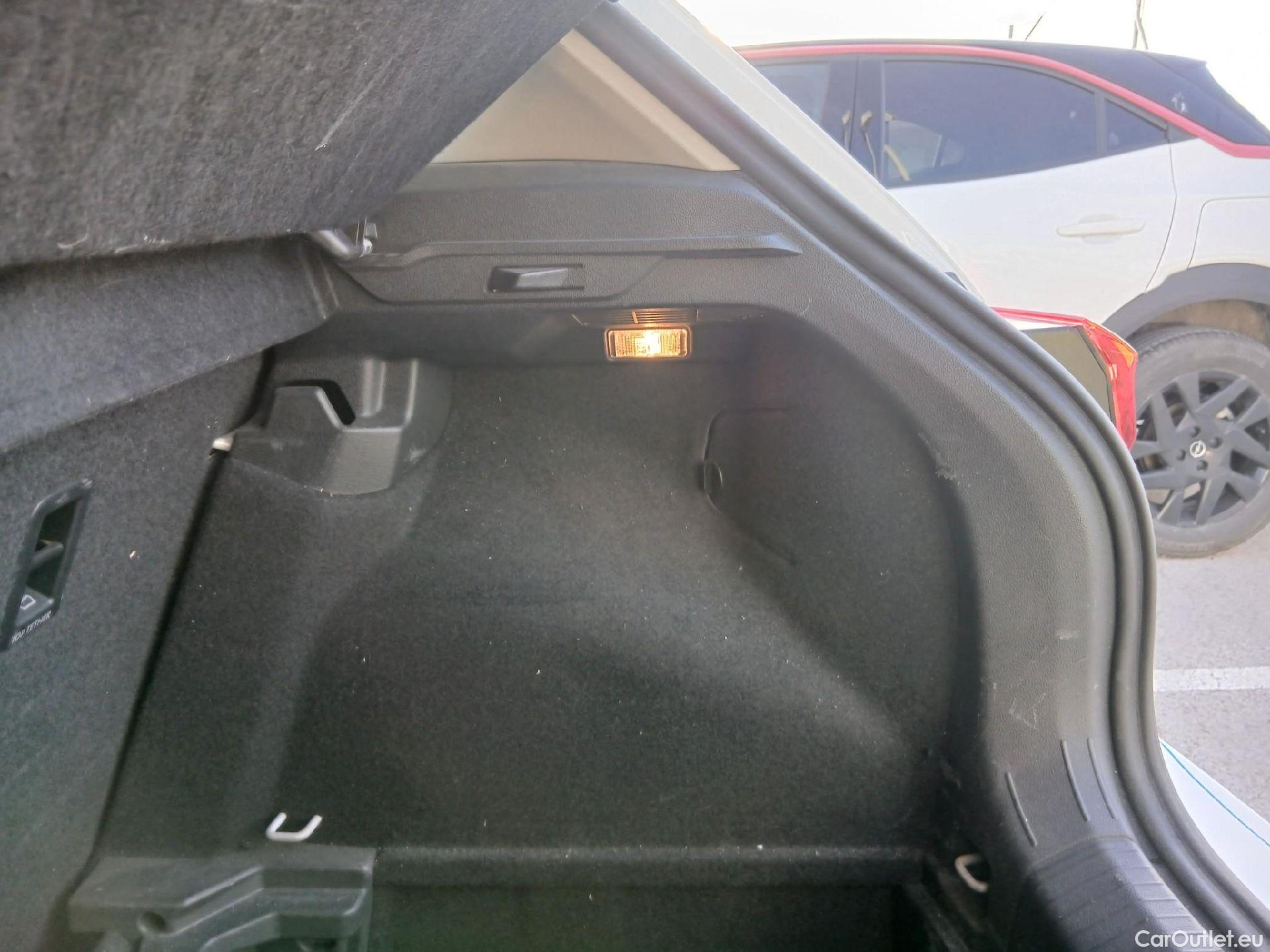  Volkswagen  Polo VOLKSWAGEN  / 2021 / 5P / berlina con portón Life 1.0 TSI 70kW (95CV) #43