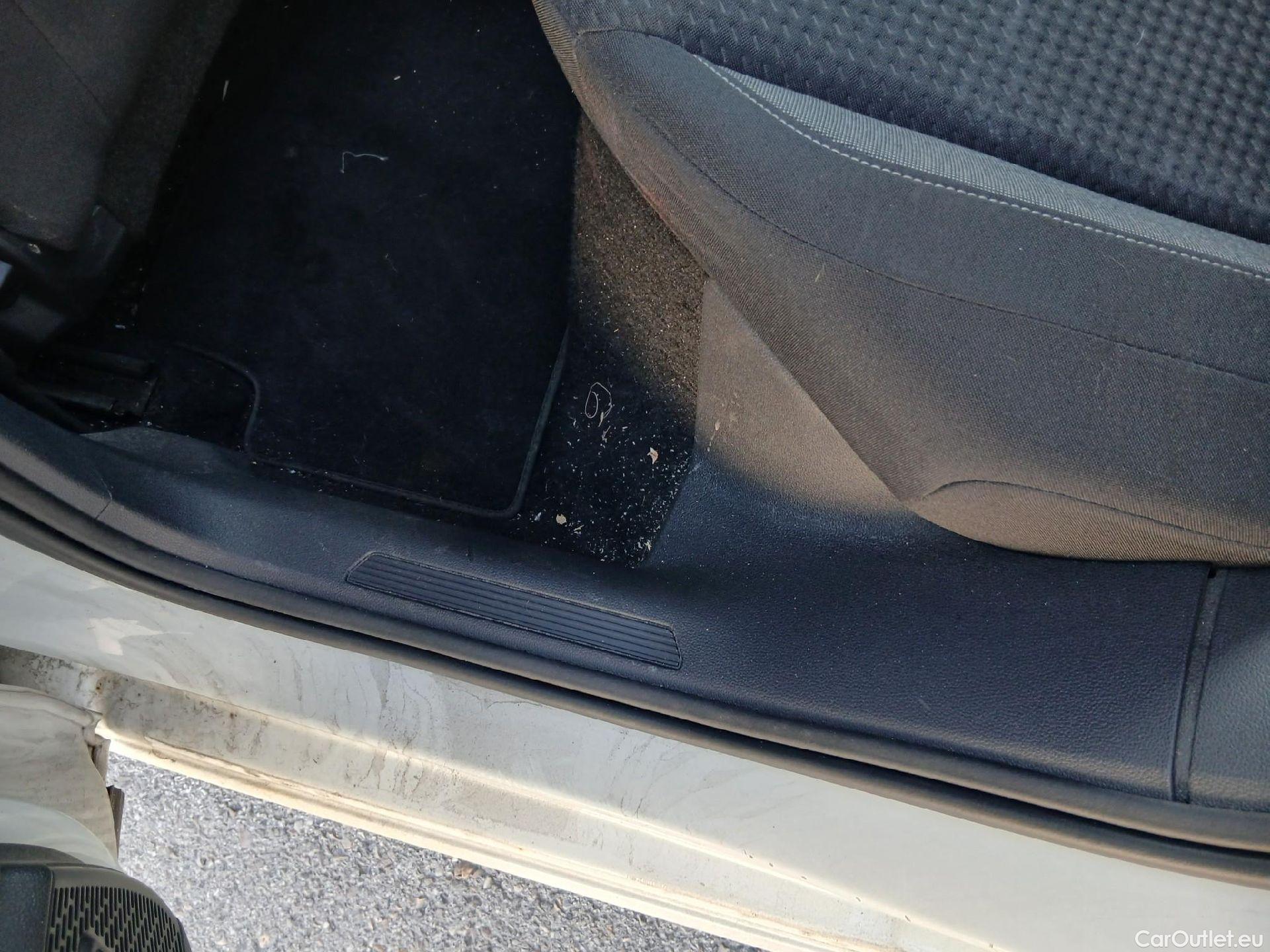  Volkswagen  Polo VOLKSWAGEN  / 2021 / 5P / berlina con portón Life 1.0 TSI 70kW (95CV) #32