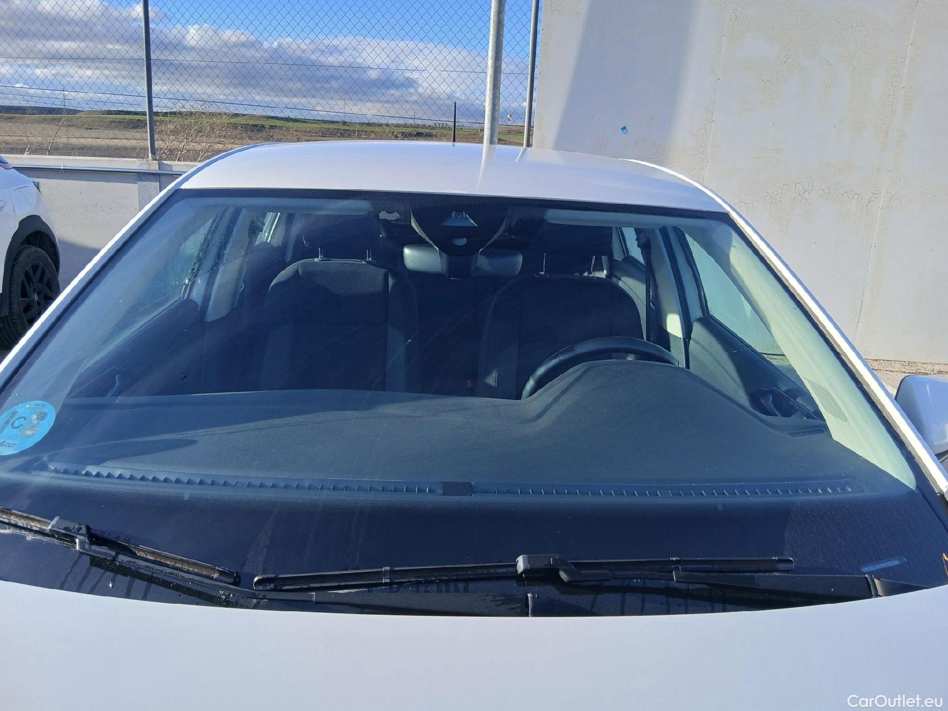  Volkswagen  Polo VOLKSWAGEN  / 2021 / 5P / berlina con portón Life 1.0 TSI 70kW (95CV) #4