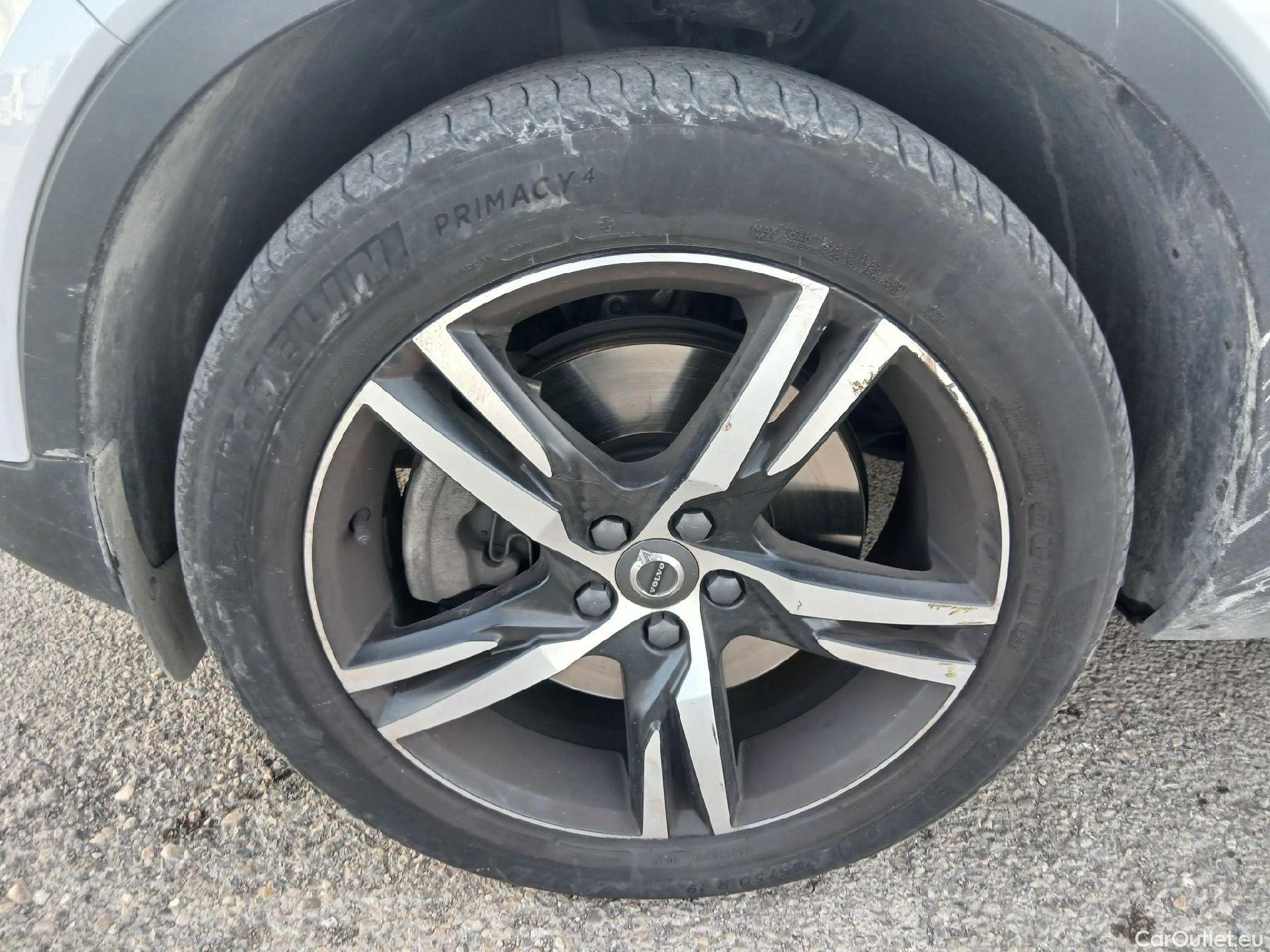  Volvo  XC 40 VOLVO XC40 / 2017 / 5P / todoterreno 1.5 T5 Twin Recharge R-Design Auto #3