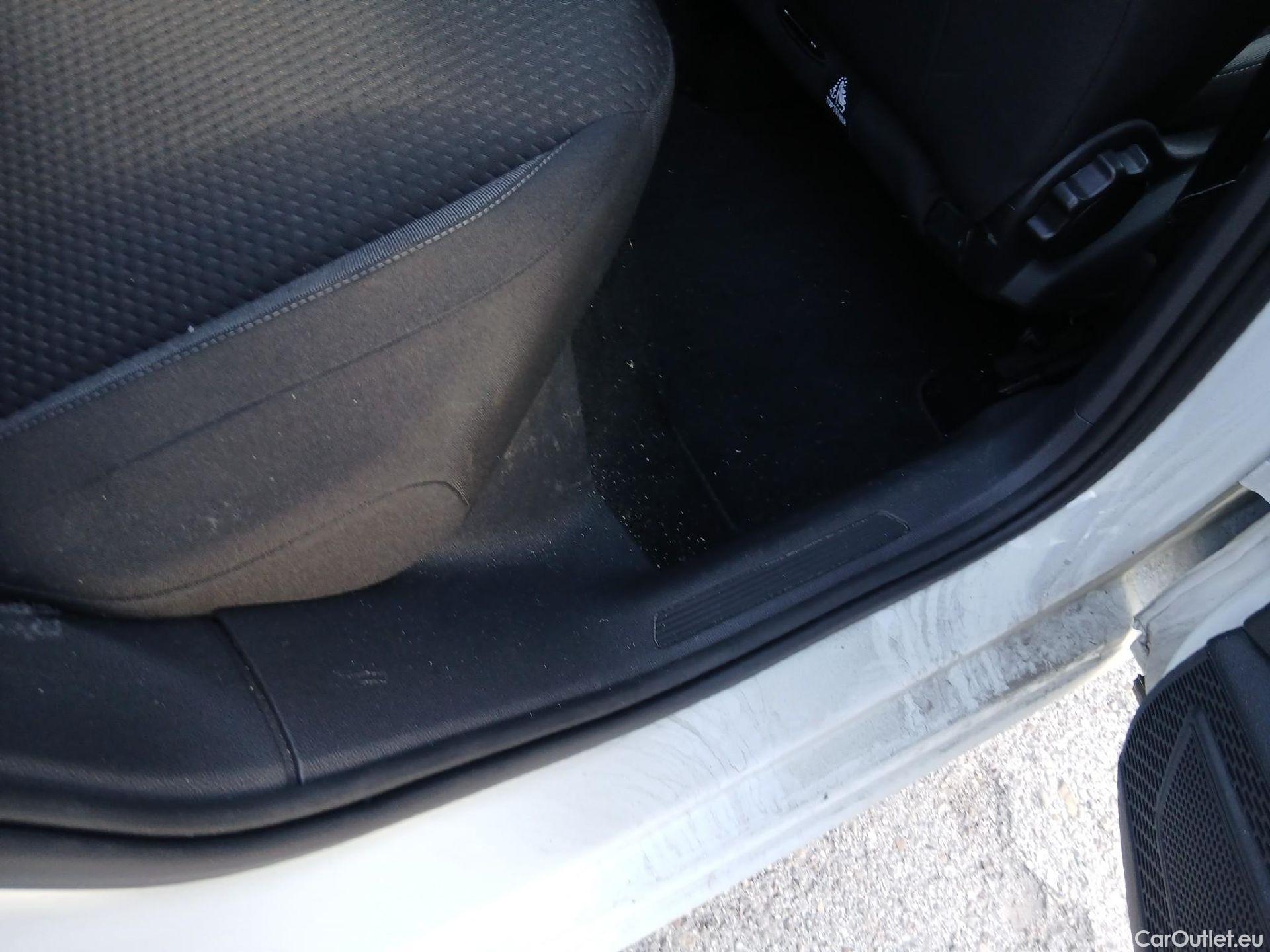  Volkswagen  Polo VOLKSWAGEN  / 2021 / 5P / berlina con portón Life 1.0 TSI 70kW (95CV) #63