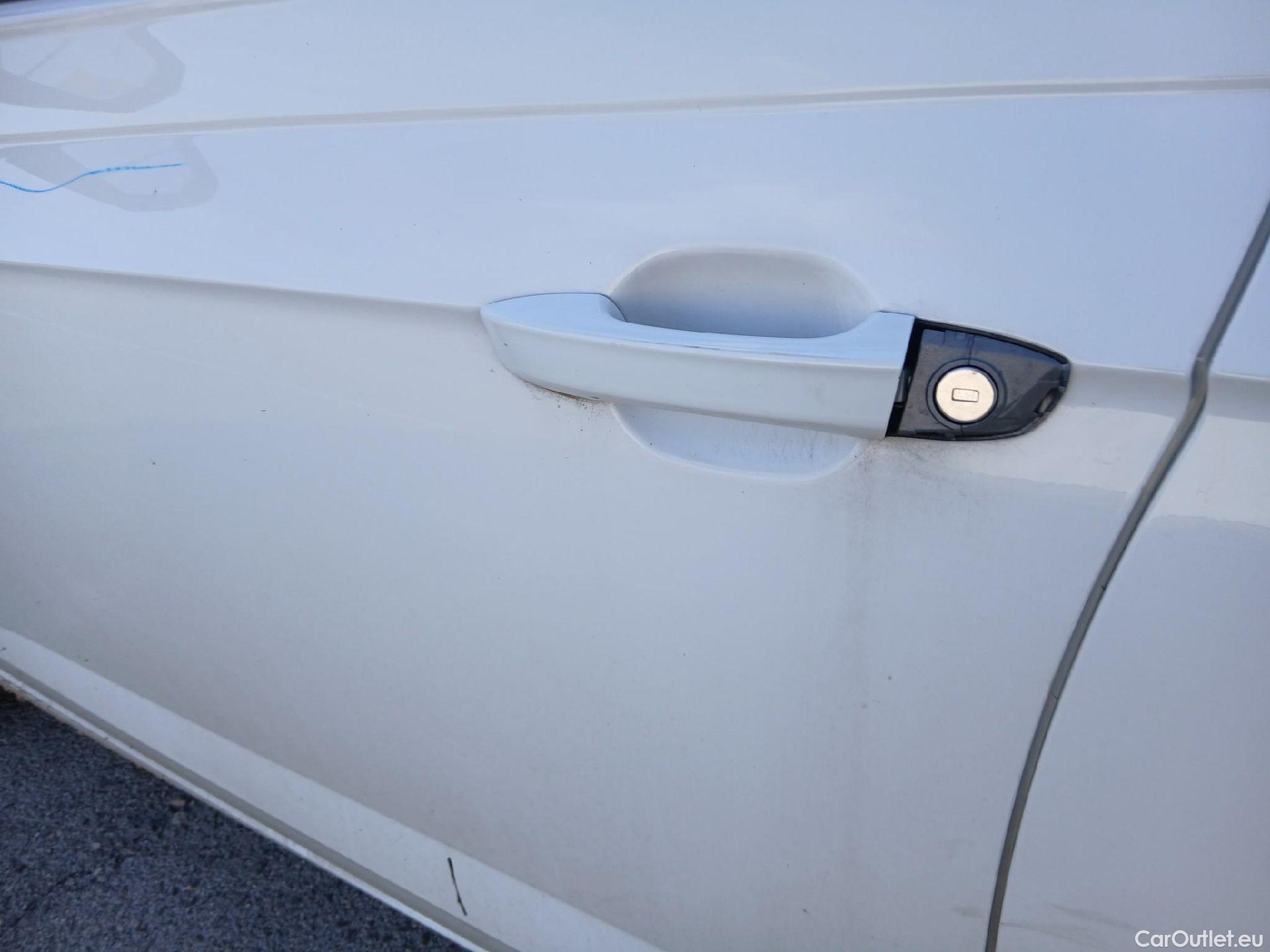  Volkswagen  Polo VOLKSWAGEN  / 2021 / 5P / berlina con portón Life 1.0 TSI 70kW (95CV) #19