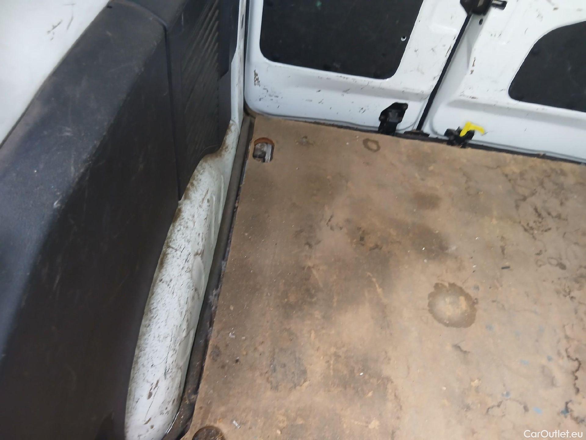  Citroen  Berlingo CITROEN  / 2015 / 3P / furgón derivado de turismo BlueHDi 74KW (100CV) #25