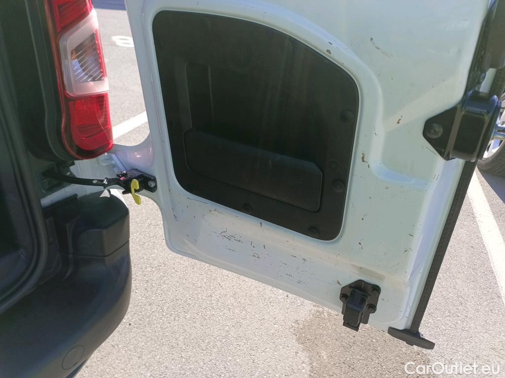  Citroen  Berlingo CITROEN  / 2015 / 4P / combi Talla M BlueHDi 100 S&S LIVE (IND) #17