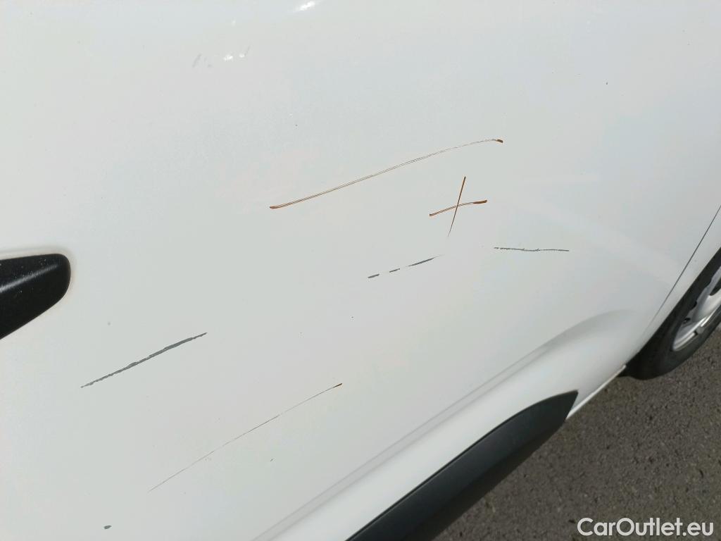  Citroen  Berlingo CITROEN  / 2015 / 4P / combi Talla M BlueHDi 100 S&S LIVE (IND) #26