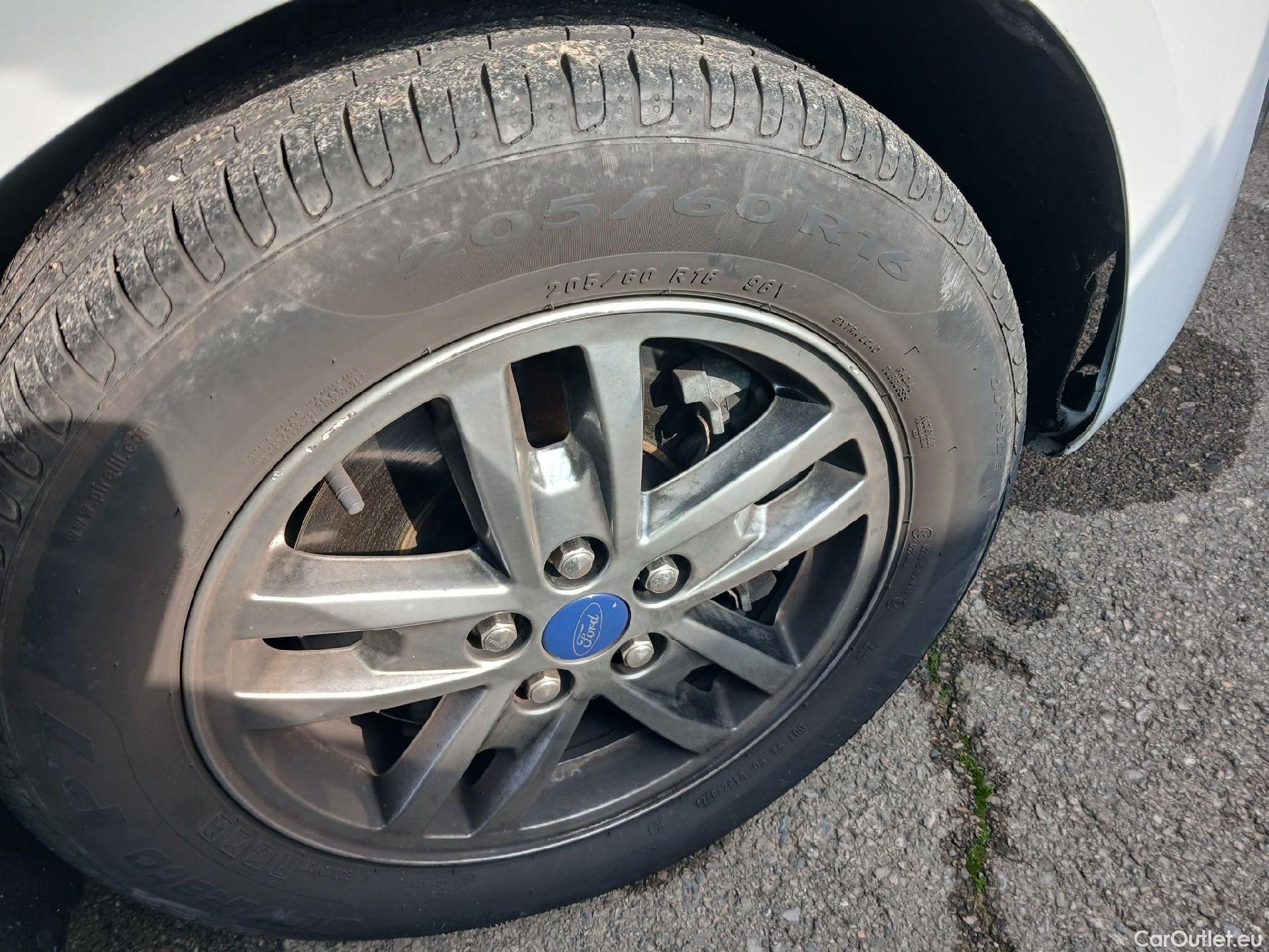  Ford  Grand Tourneo FORD  Connect / 2013 / 5P / monovolumen 1.5 TDCi 88kW (120CV) Titanium #34