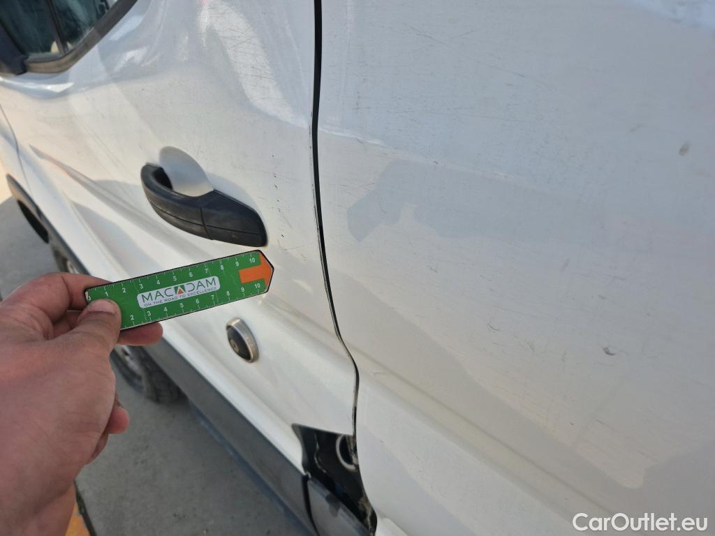  Ford  Transit FORD  / 2013 / 4P / furgón 350 96kW L3H2 Van Trend Delantera #29