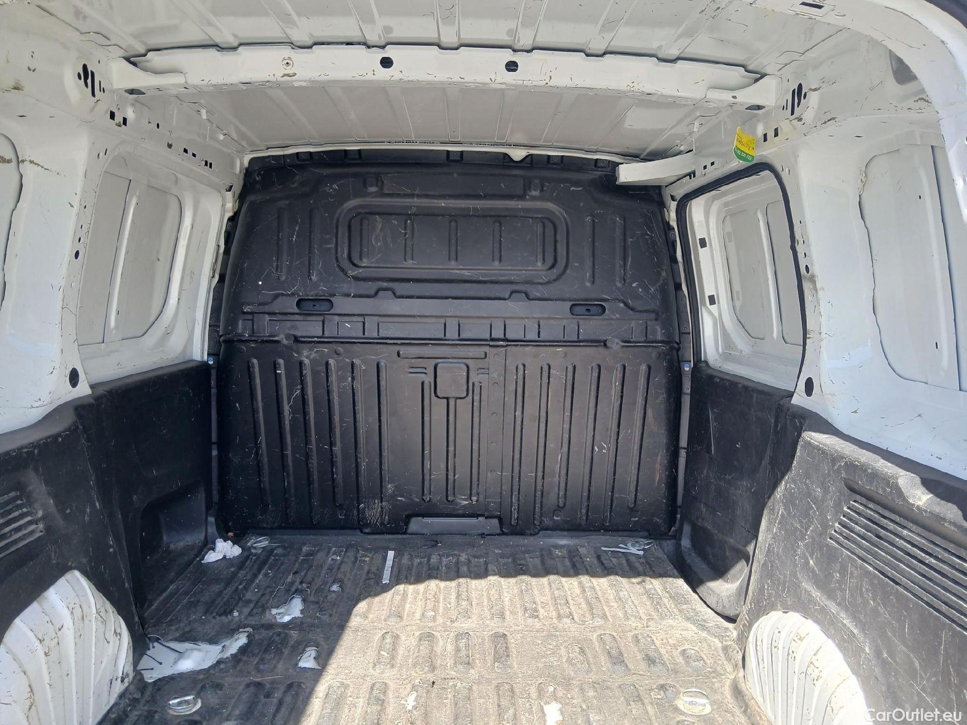  Peugeot  Partner PEUGEOT  / 2018 / 3P / furgón derivado de turismo Pro Standard 600kg BlueHDi 73kW (AC) #8