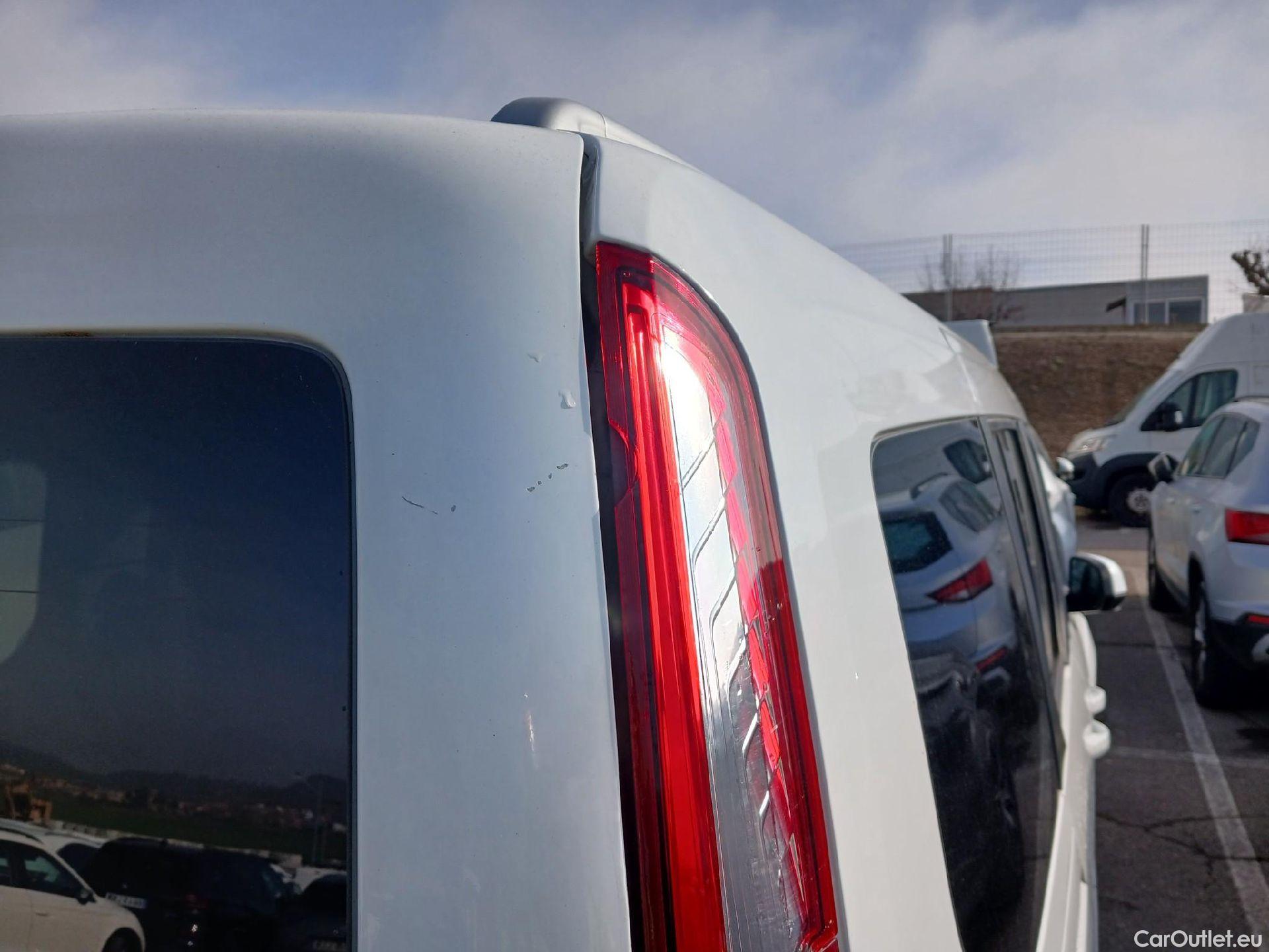  Ford  Grand Tourneo FORD  Connect / 2013 / 5P / monovolumen 1.5 TDCi 88kW (120CV) Titanium #26