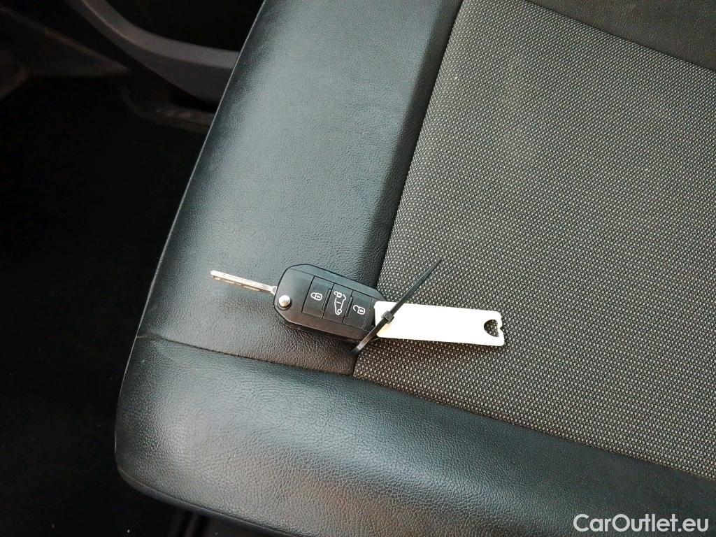  Citroen  Jumpy CITROEN  / 2016 / 4P / furgón ë- Talla M 75 KWh Club #13