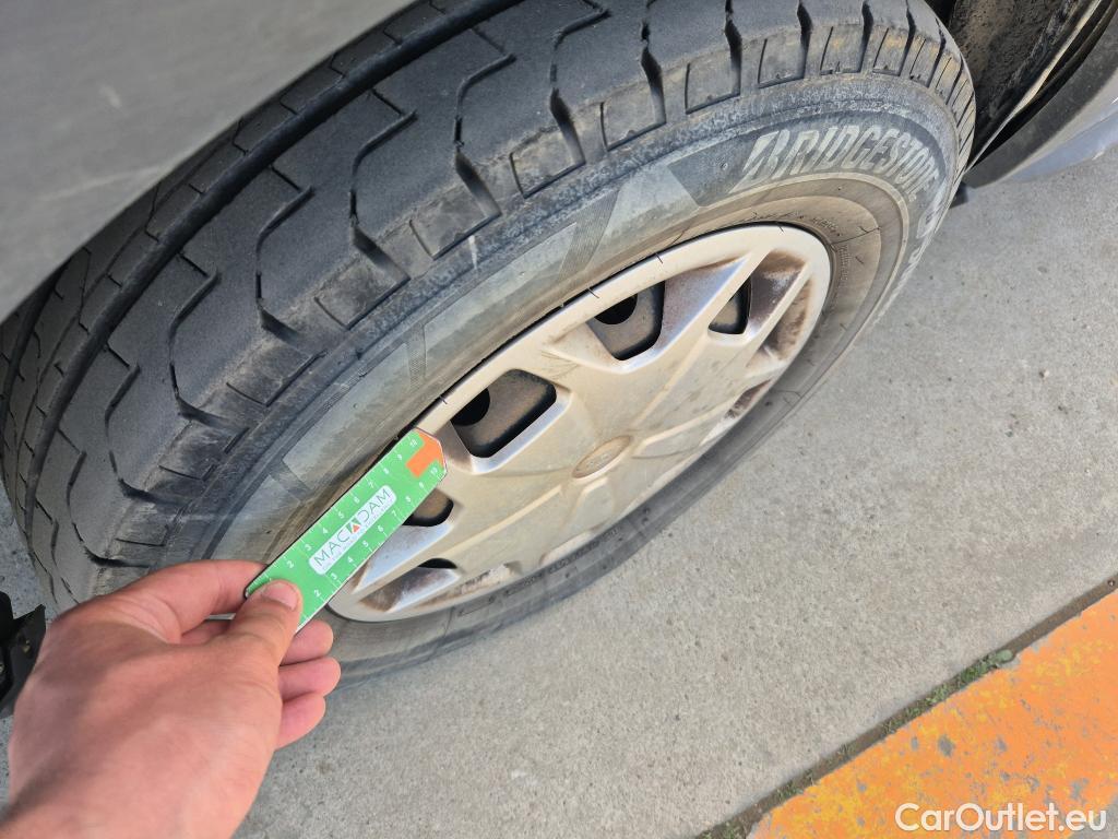  Ford  Transit FORD  / 2013 / 4P / furgón 350 96kW L3H2 Van Trend Delantera #50