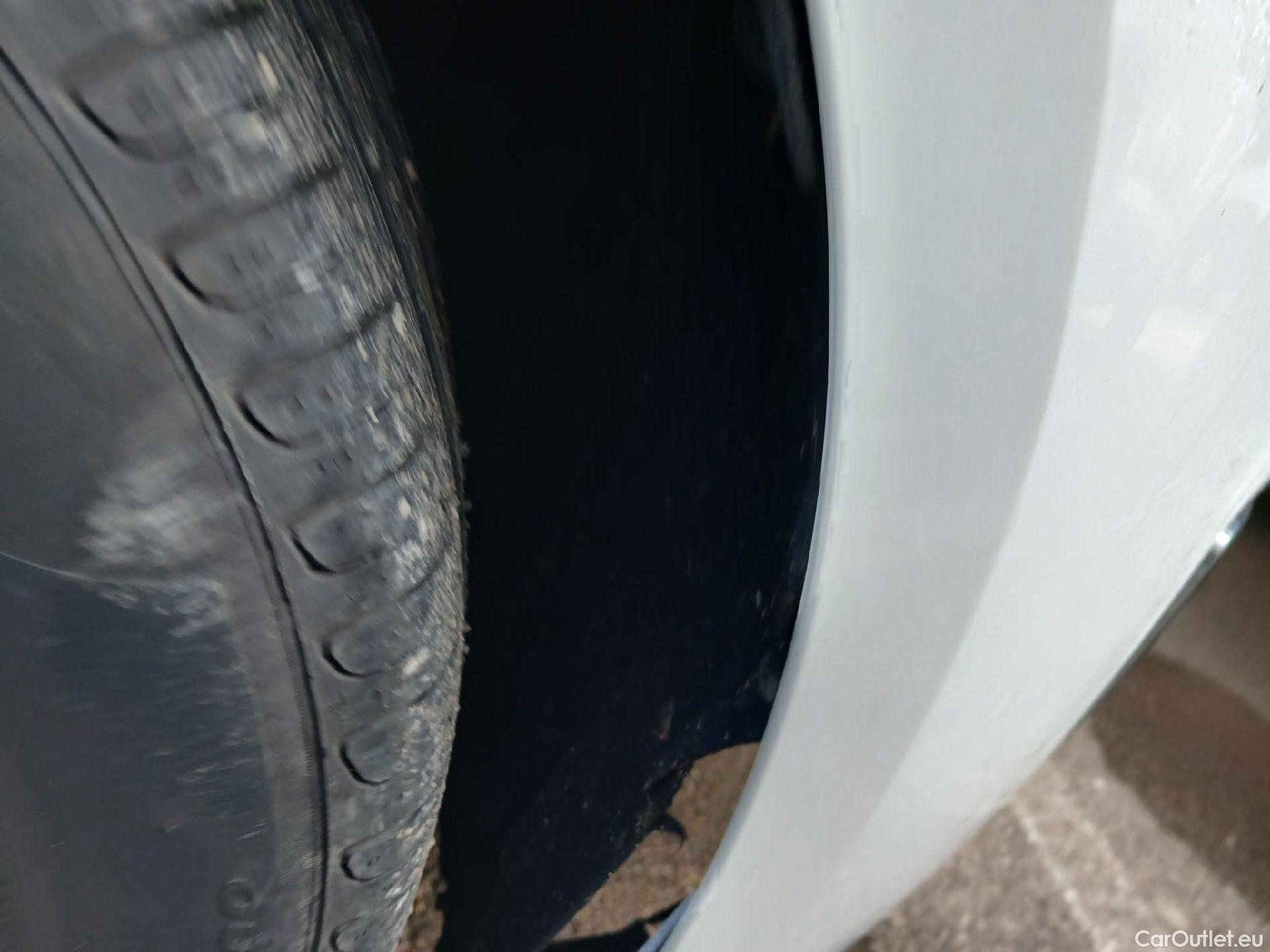  Ford  Grand Tourneo FORD  Connect / 2013 / 5P / monovolumen 1.5 TDCi 88kW (120CV) Titanium #40