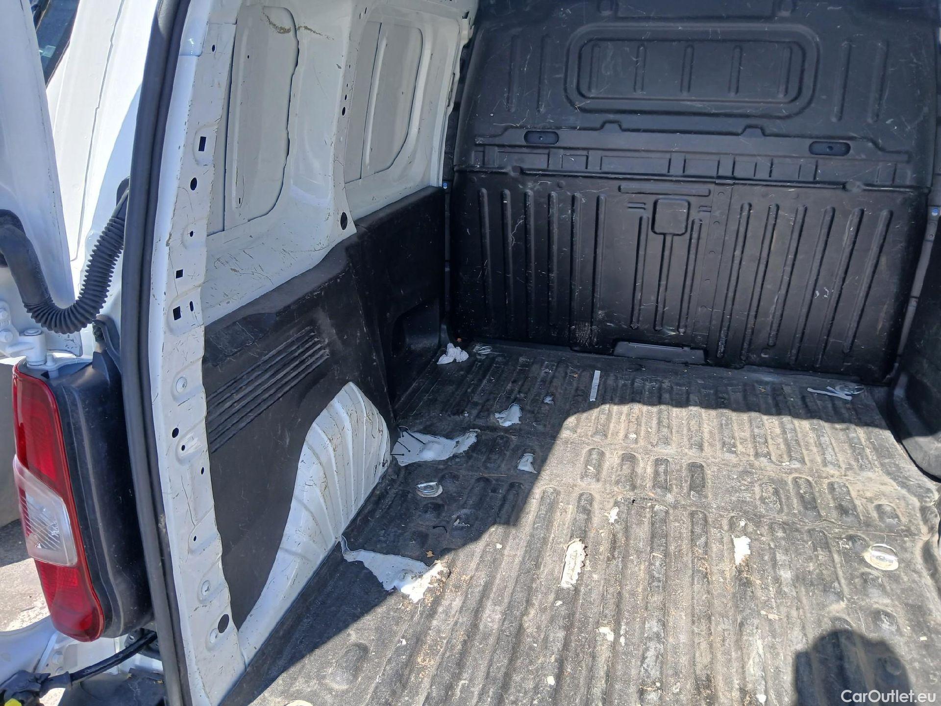  Peugeot  Partner PEUGEOT  / 2018 / 3P / furgón derivado de turismo Pro Standard 600kg BlueHDi 73kW (AC) #4