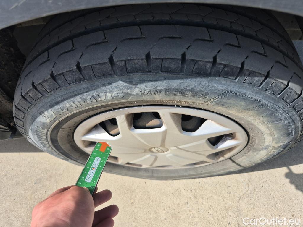  Ford  Transit FORD  / 2013 / 4P / furgón 350 96kW L3H2 Van Trend Delantera #63