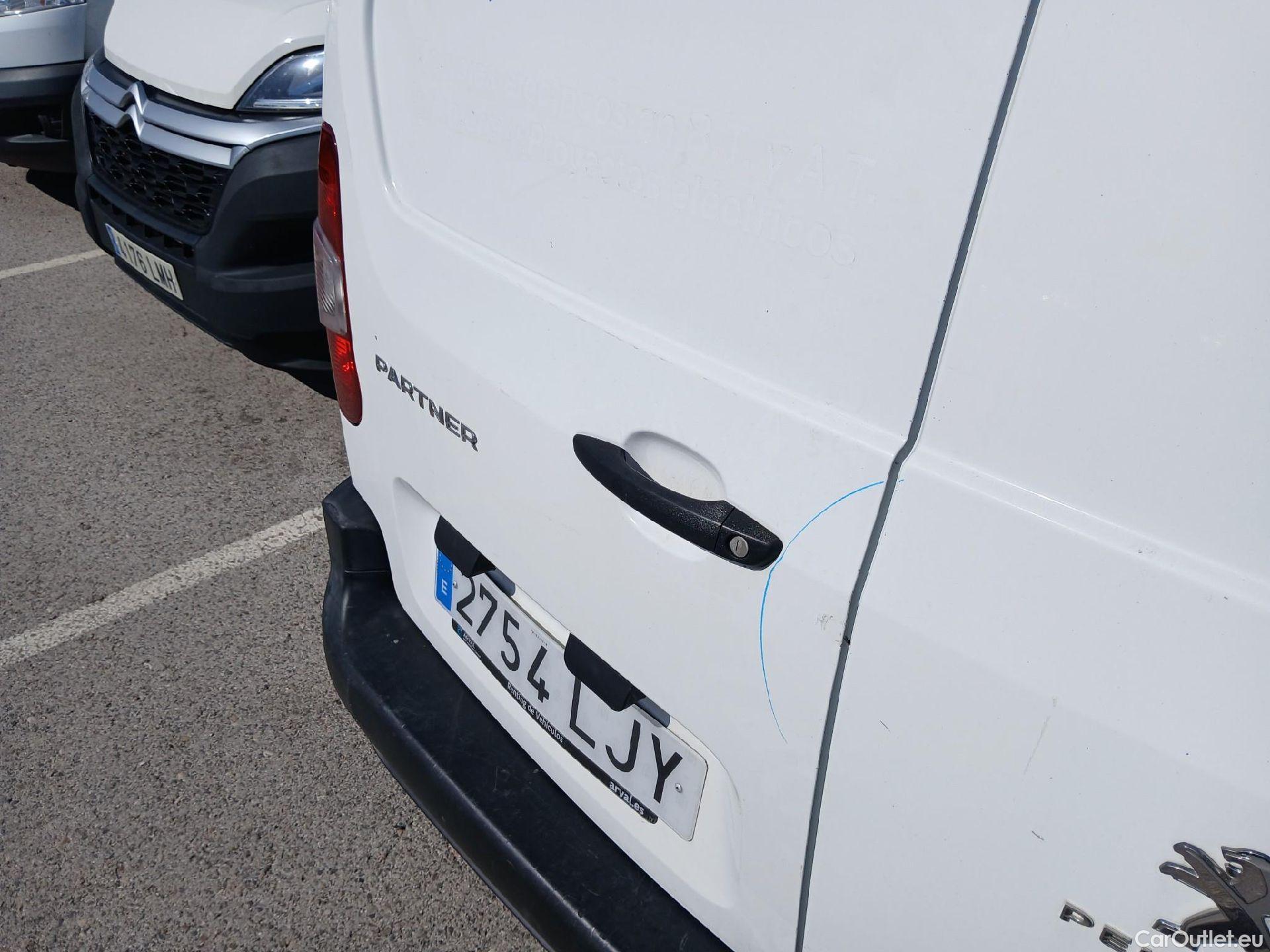  Peugeot  Partner PEUGEOT  / 2018 / 3P / furgón derivado de turismo Pro Standard 600kg BlueHDi 73kW (AC) #29