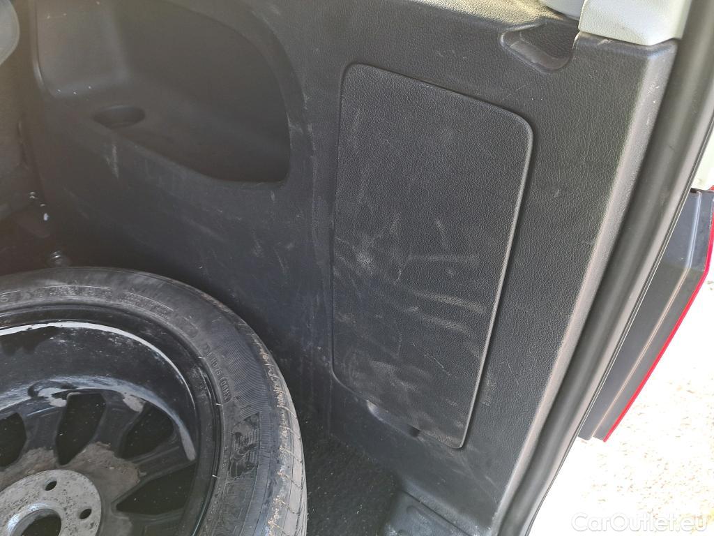  Volkswagen  Caddy VOLKSWAGEN  / 2015 / 5P / combi Outdoor 2.0 TDI 75kW (102CV) BMT DSG #15