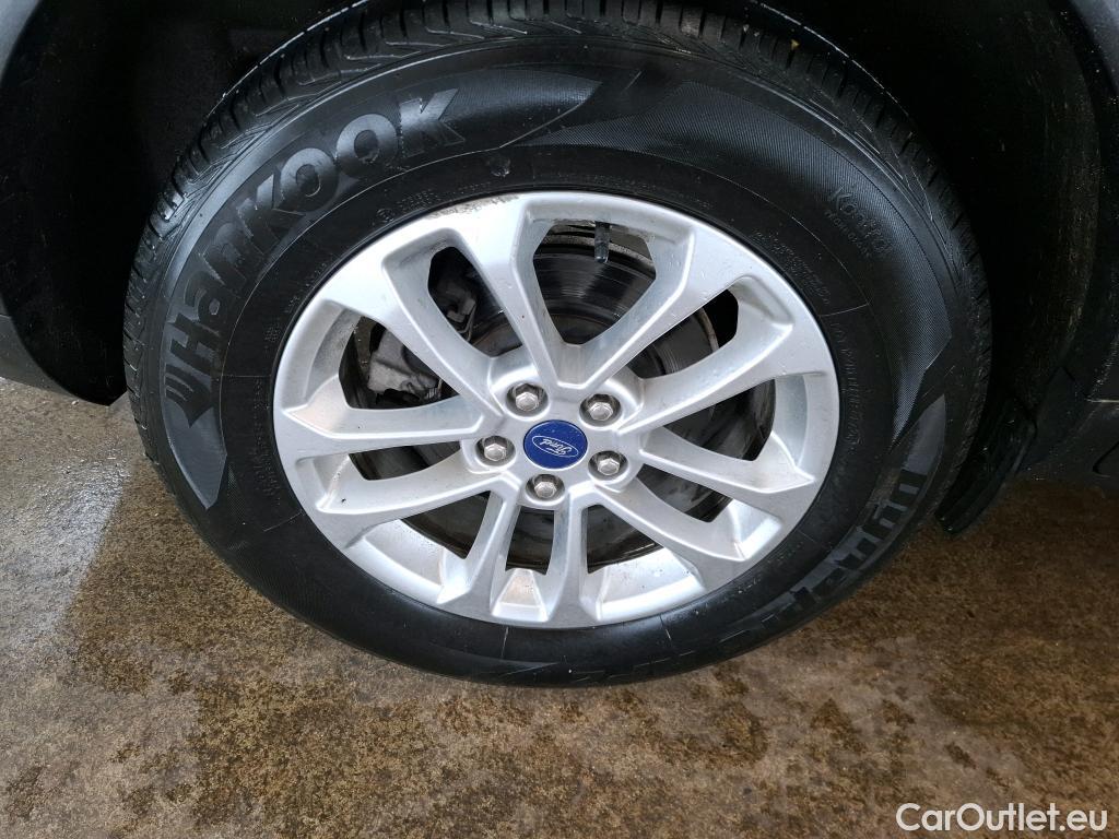  Ford  Kuga FORD  / 2019 / 5P / SUV 2.5 Dur 225 hybrid PHEV Pshift Titanium #3