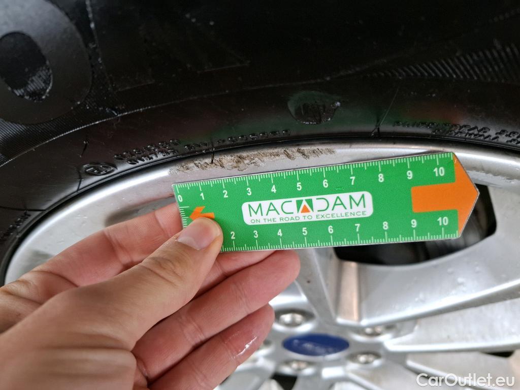  Ford  Kuga FORD  / 2019 / 5P / SUV 2.5 Dur 225 hybrid PHEV Pshift Titanium #9