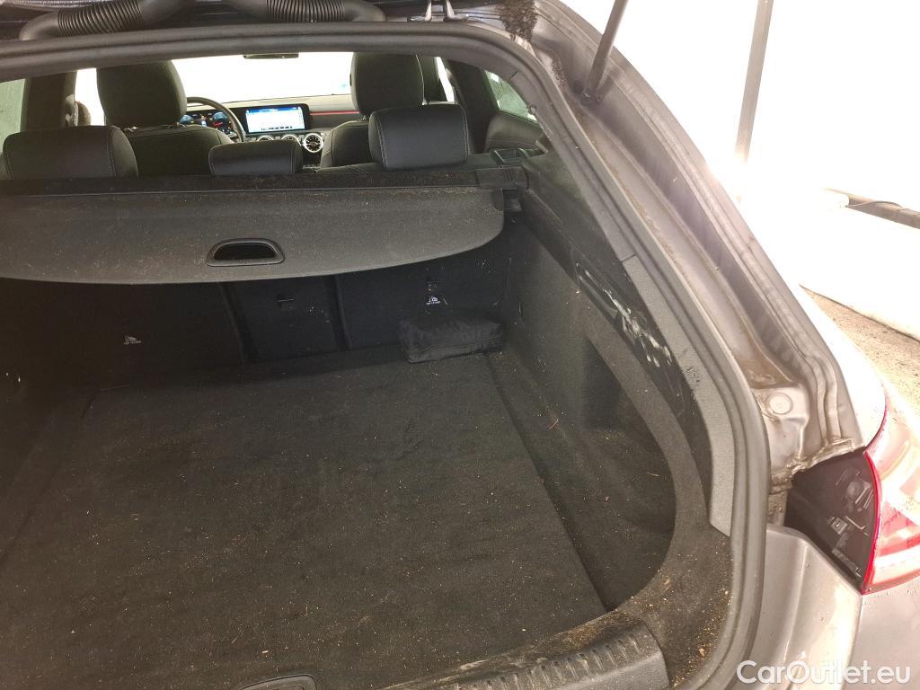  Mercedes  CLA-Klasse MERCEDES-BENZ CLA Shooting Brake / 2019 / 5P / Break CLA 200 d Business Line BA8 #32