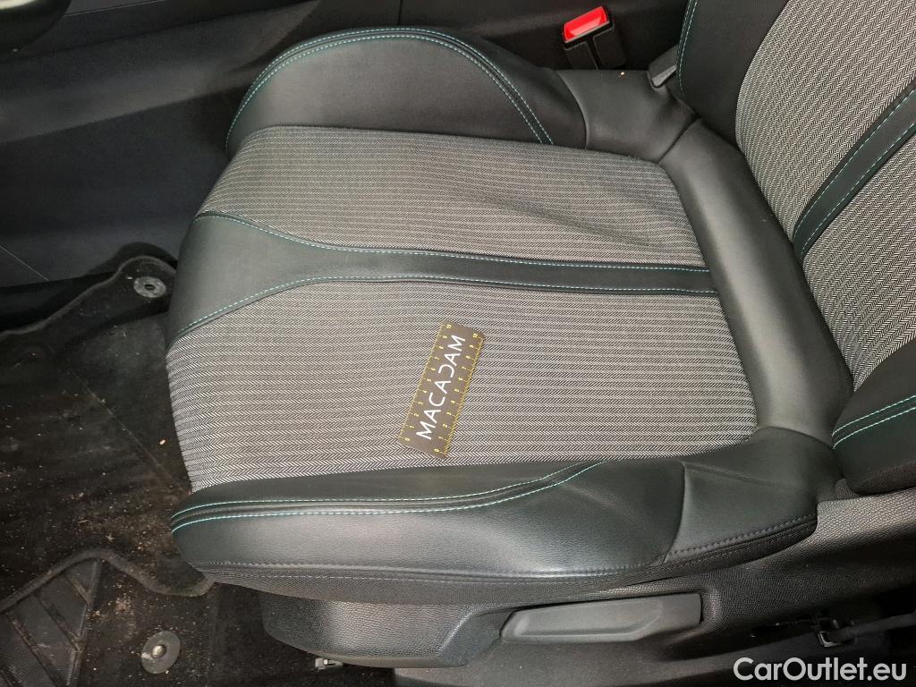  Peugeot  5008 PEUGEOT  / 2020 / 5P / SUV BlueHDi 130 S&S EAT8 Allure #46