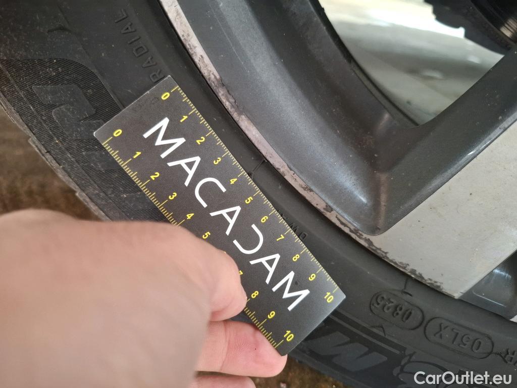  Peugeot  5008 PEUGEOT  / 2020 / 5P / SUV BlueHDi 130 S&S EAT8 Allure #31