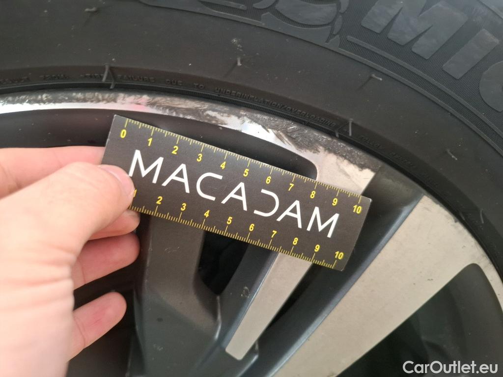  Peugeot  5008 PEUGEOT  / 2020 / 5P / SUV BlueHDi 130 S&S EAT8 Allure #38