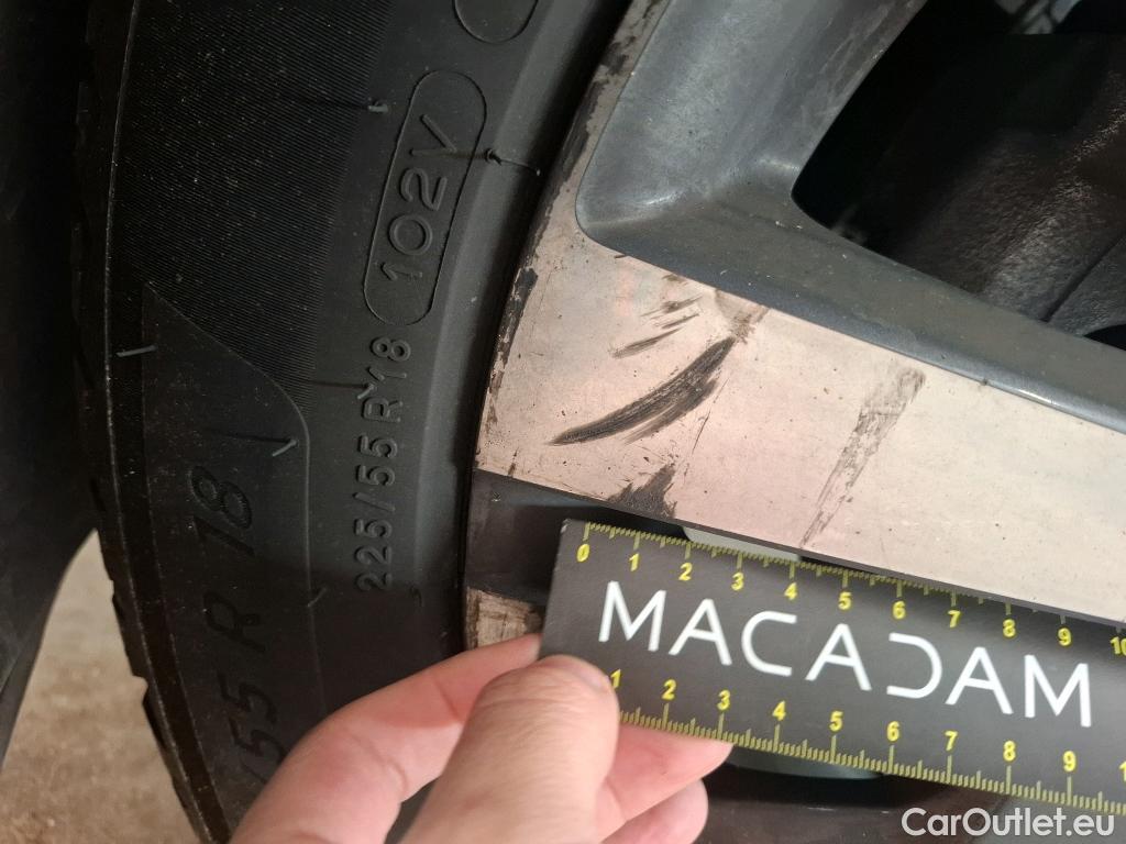  Peugeot  5008 PEUGEOT  / 2020 / 5P / SUV BlueHDi 130 S&S EAT8 Allure #32