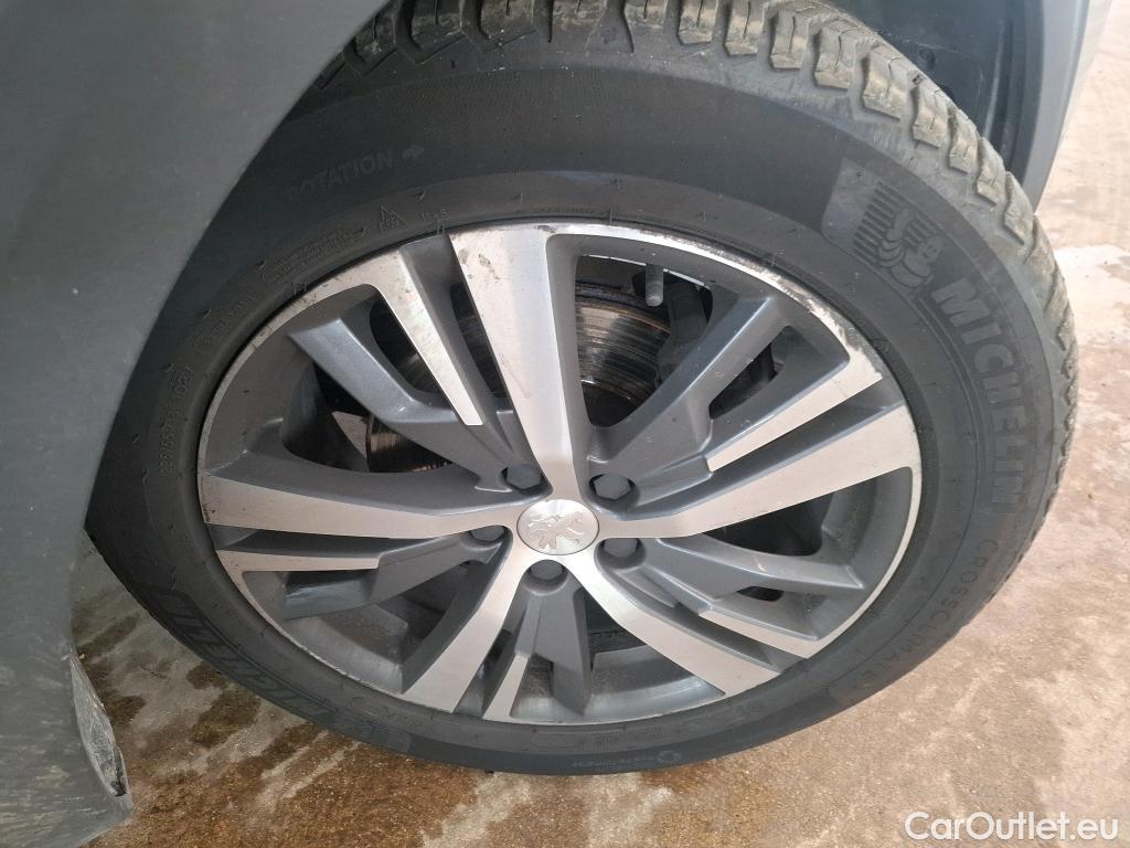  Peugeot  5008 PEUGEOT  / 2020 / 5P / SUV BlueHDi 130 S&S EAT8 Allure #37