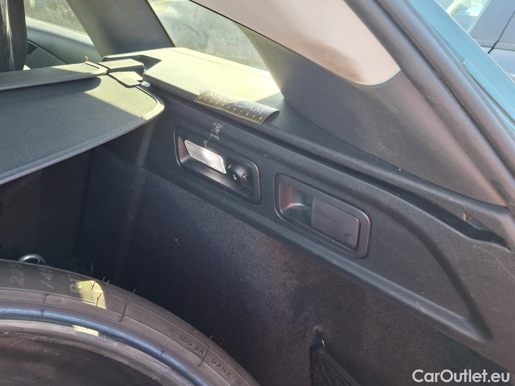  Peugeot  308 PEUGEOT  SW / 2021 / 5P / Break PureTech 130 S&S EAT 8 ALLURE #47