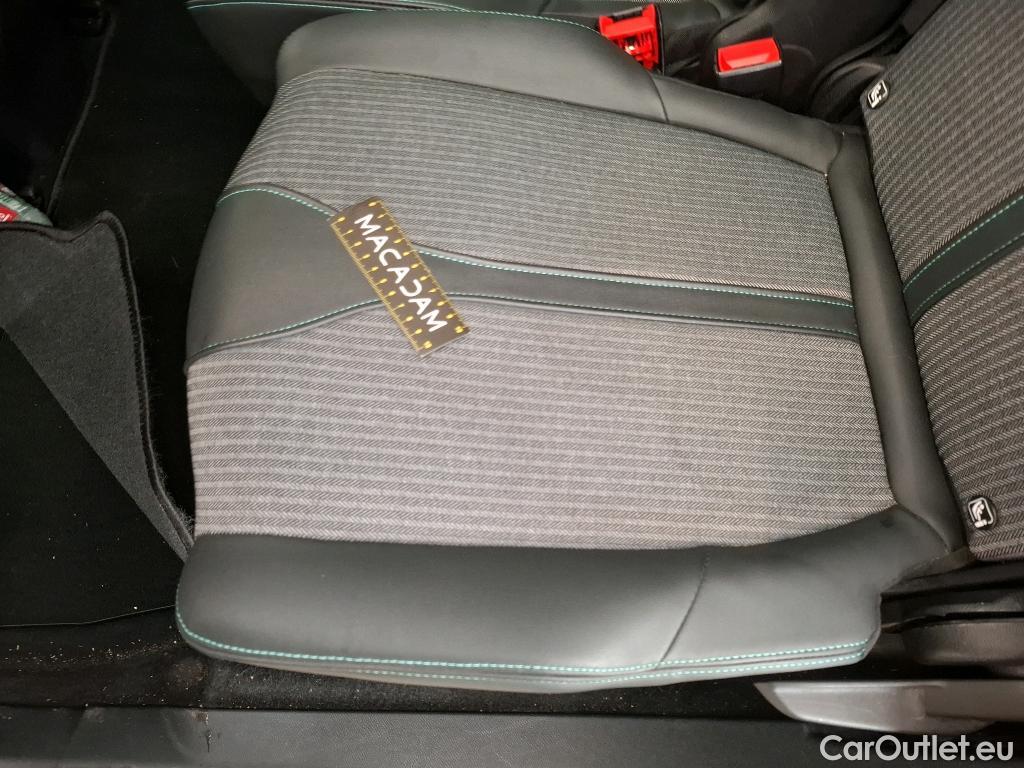  Peugeot  5008 PEUGEOT  / 2020 / 5P / SUV BlueHDi 130 S&S EAT8 Allure #71