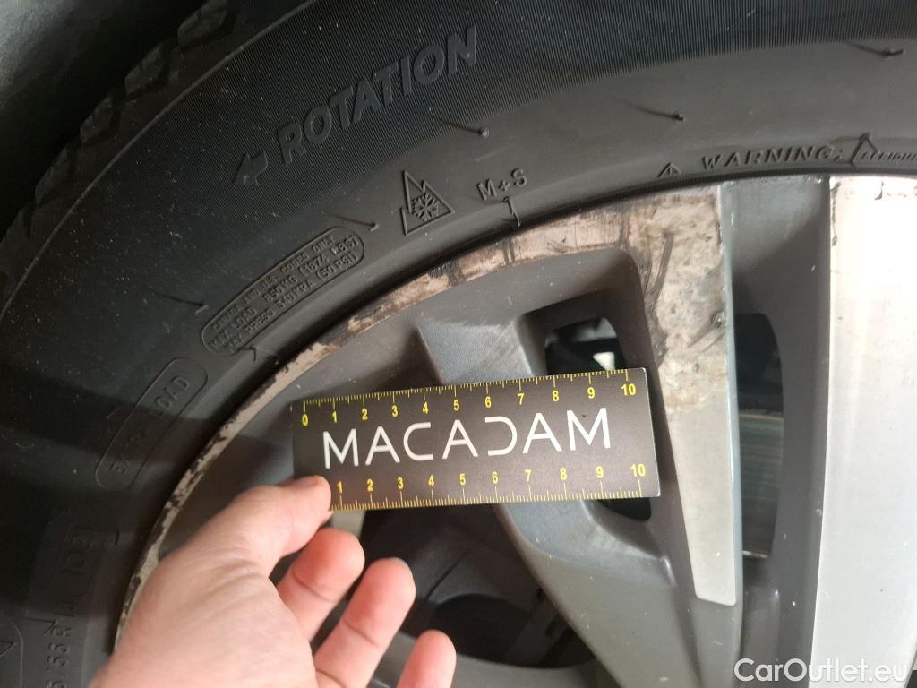  Peugeot  5008 PEUGEOT  / 2020 / 5P / SUV BlueHDi 130 S&S EAT8 Allure #35