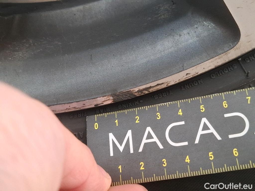  Peugeot  5008 PEUGEOT  / 2020 / 5P / SUV BlueHDi 130 S&S EAT8 Allure #40