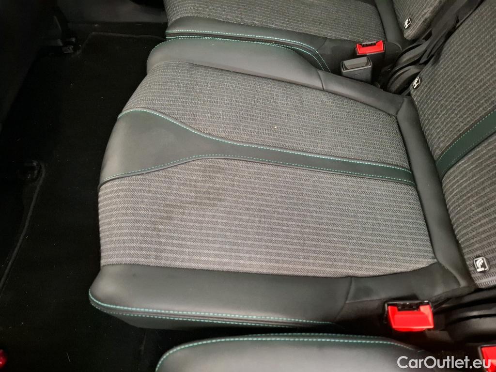  Peugeot  5008 PEUGEOT  / 2020 / 5P / SUV BlueHDi 130 S&S EAT8 Allure #72