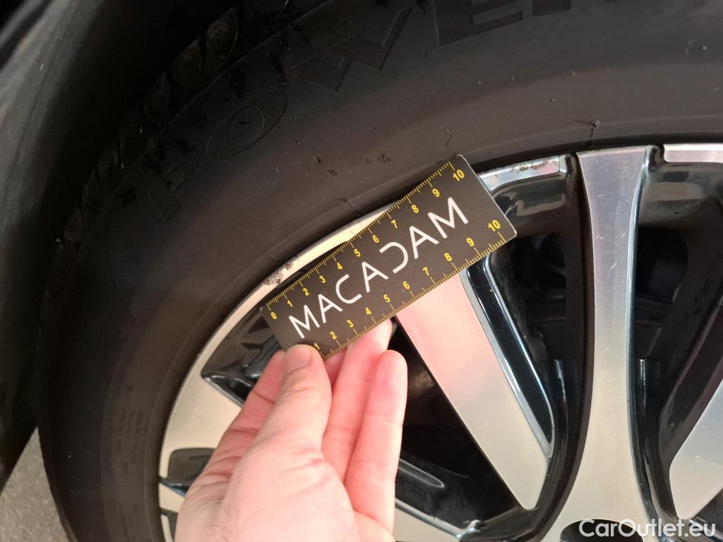  Renault  Captur RENAULT  / 2019 / 5P / SUV Initiale Paris TCe 140 EDC FAP #13