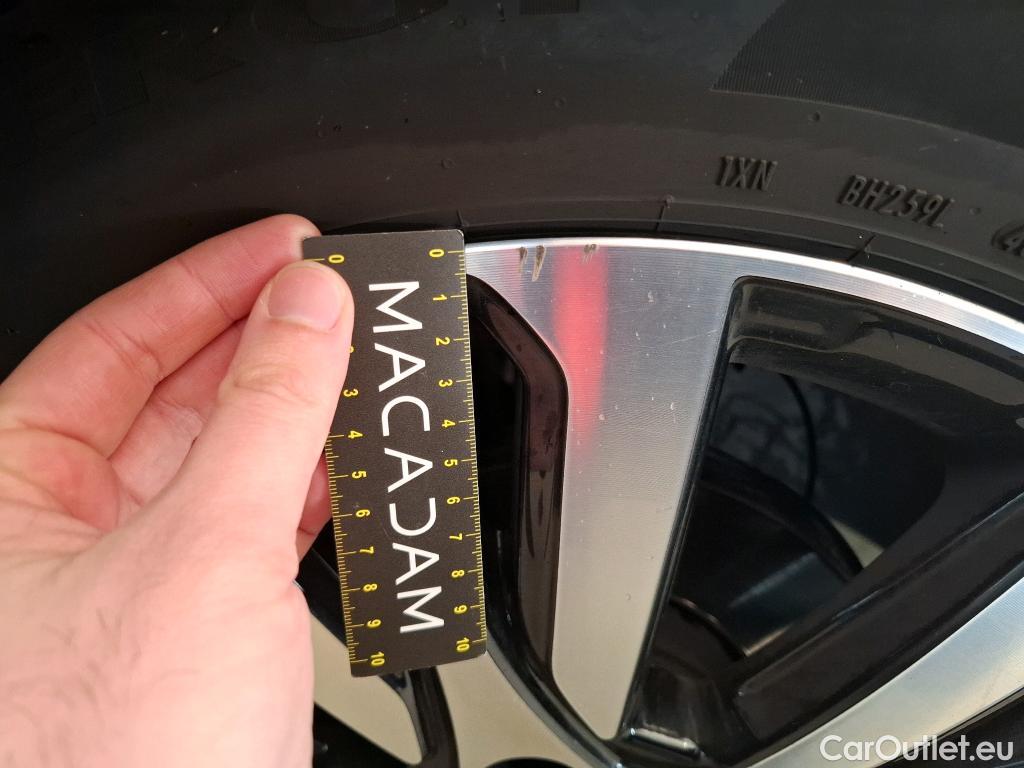  Renault  Captur RENAULT  / 2019 / 5P / SUV Initiale Paris TCe 140 EDC FAP #12