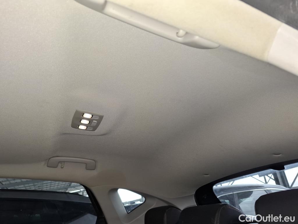  Renault  Captur RENAULT  / 2019 / 5P / SUV Initiale Paris TCe 140 EDC FAP #27