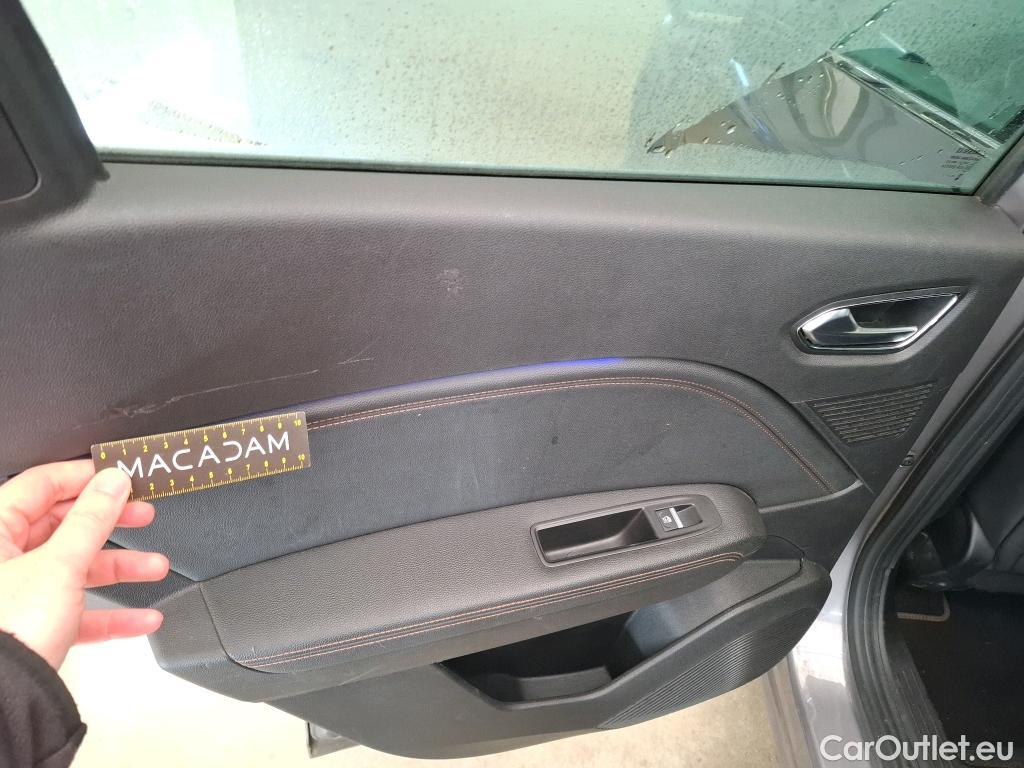  Renault  Captur RENAULT  / 2019 / 5P / SUV Initiale Paris TCe 140 EDC FAP #17