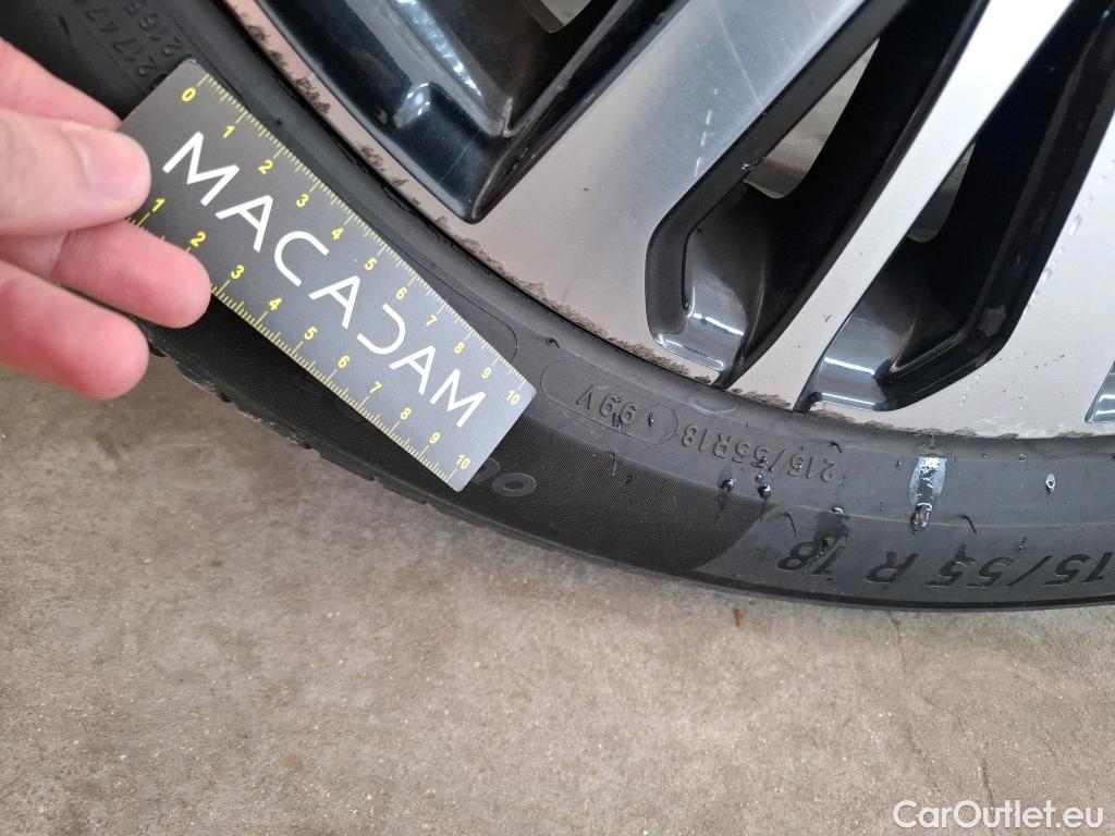  Renault  Captur RENAULT  / 2019 / 5P / SUV Initiale Paris TCe 140 EDC FAP #16