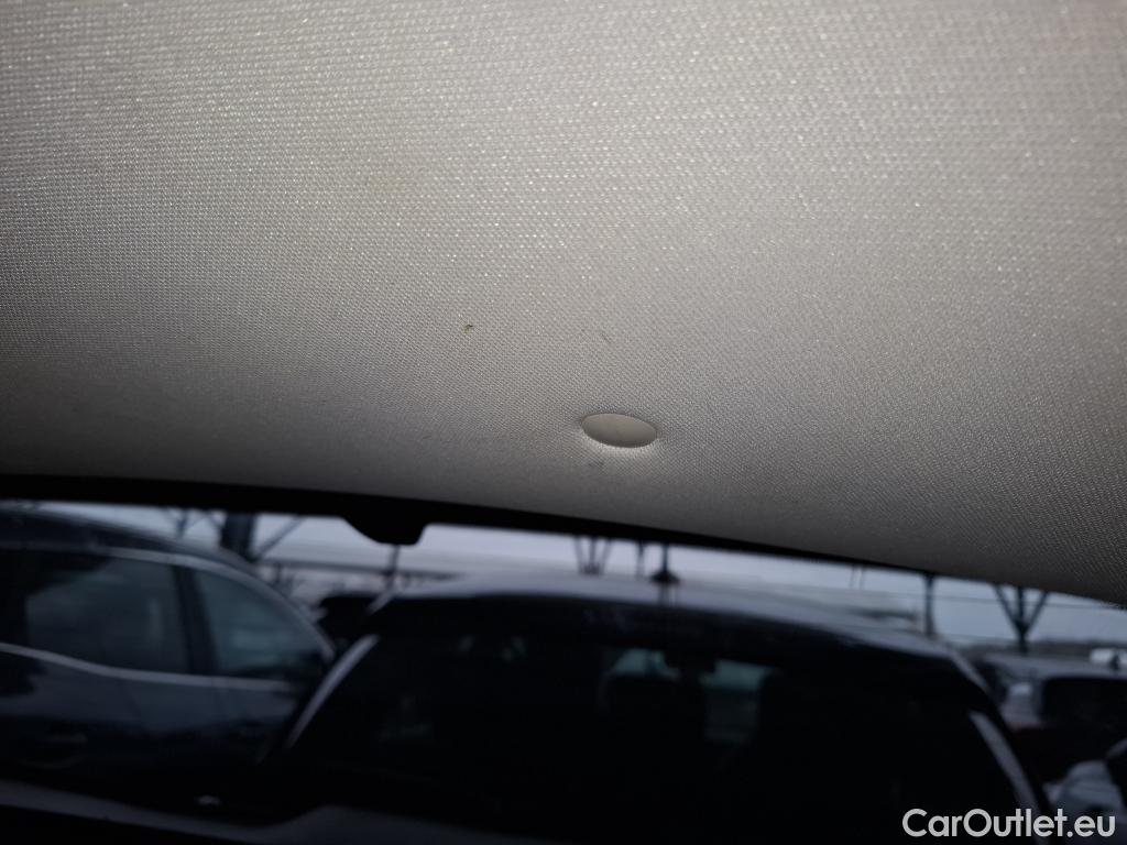  Renault  Captur RENAULT  / 2019 / 5P / SUV Initiale Paris TCe 140 EDC FAP #28