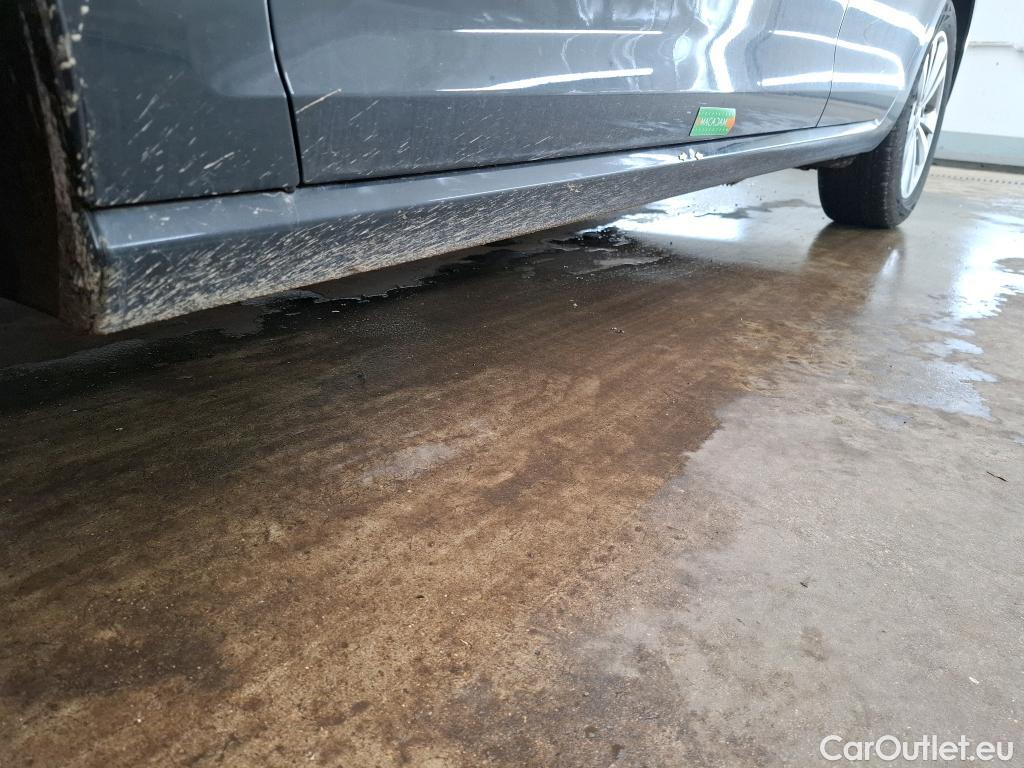  Volkswagen  Golf  VII Berline Confortline Business BMT 2.0 TDI 150CV BVA7 E6dT #26