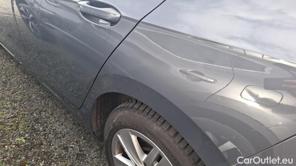  Volkswagen  Golf  VOLKSWAGEN / 2020 / 5P / Berline 2.0 TDI SCR 115 DSG7 Life Busi #17